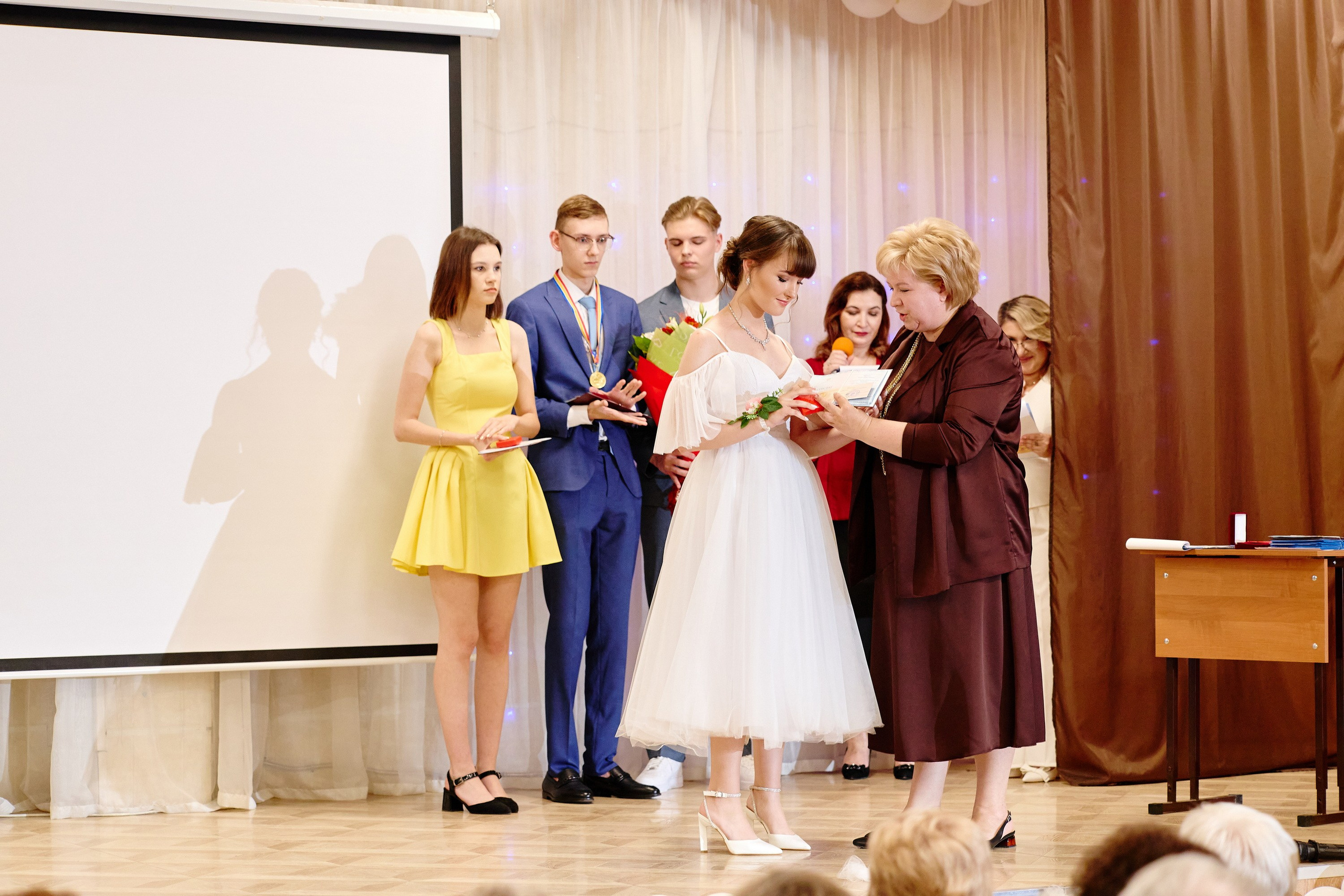 Выпускной 35 Сош. Фотограф Выпускные альбомы Таганрог Сергей Коробченко