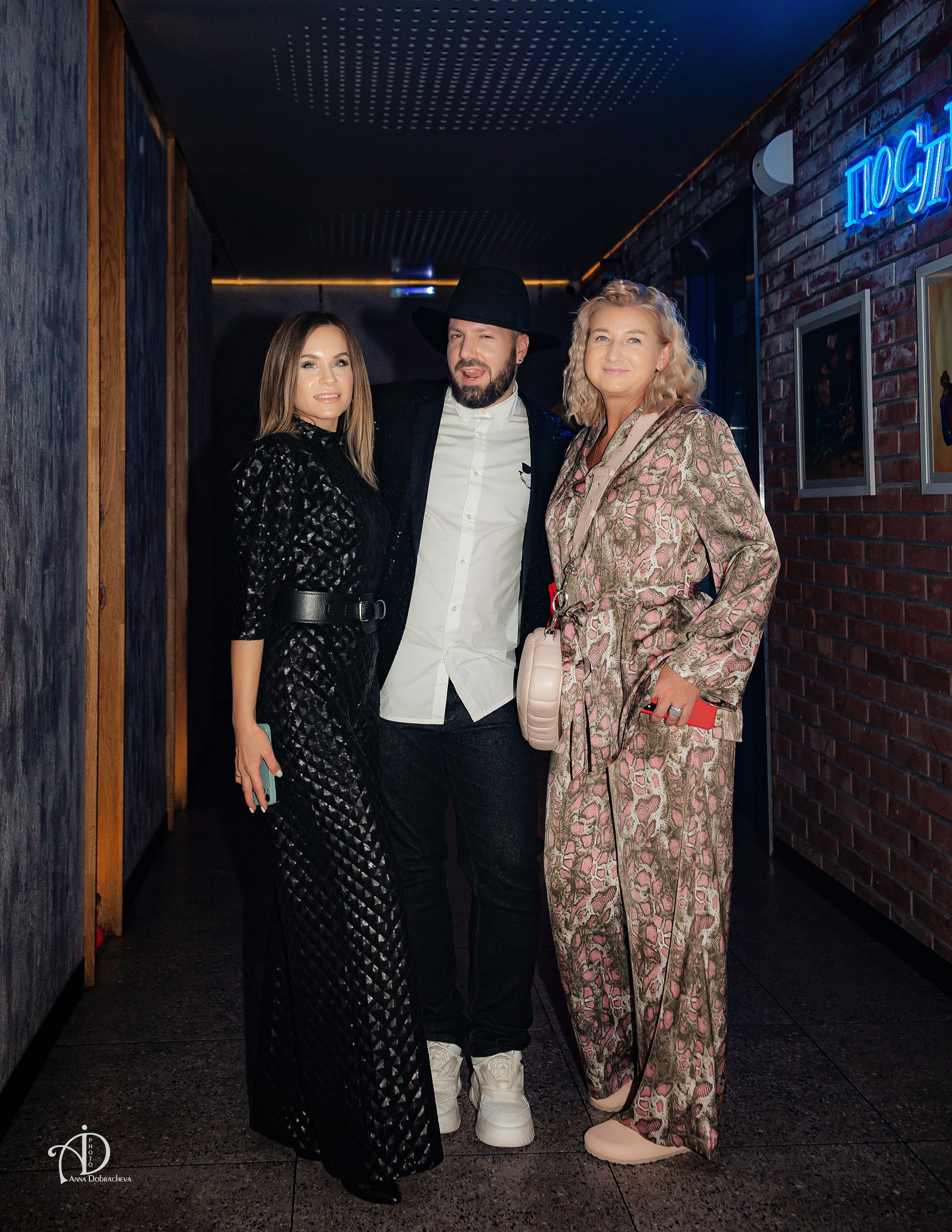 Катя Чехова и Sasha Born за кулисами концерта в Мумий Тролль баре 3 октября 2024 года