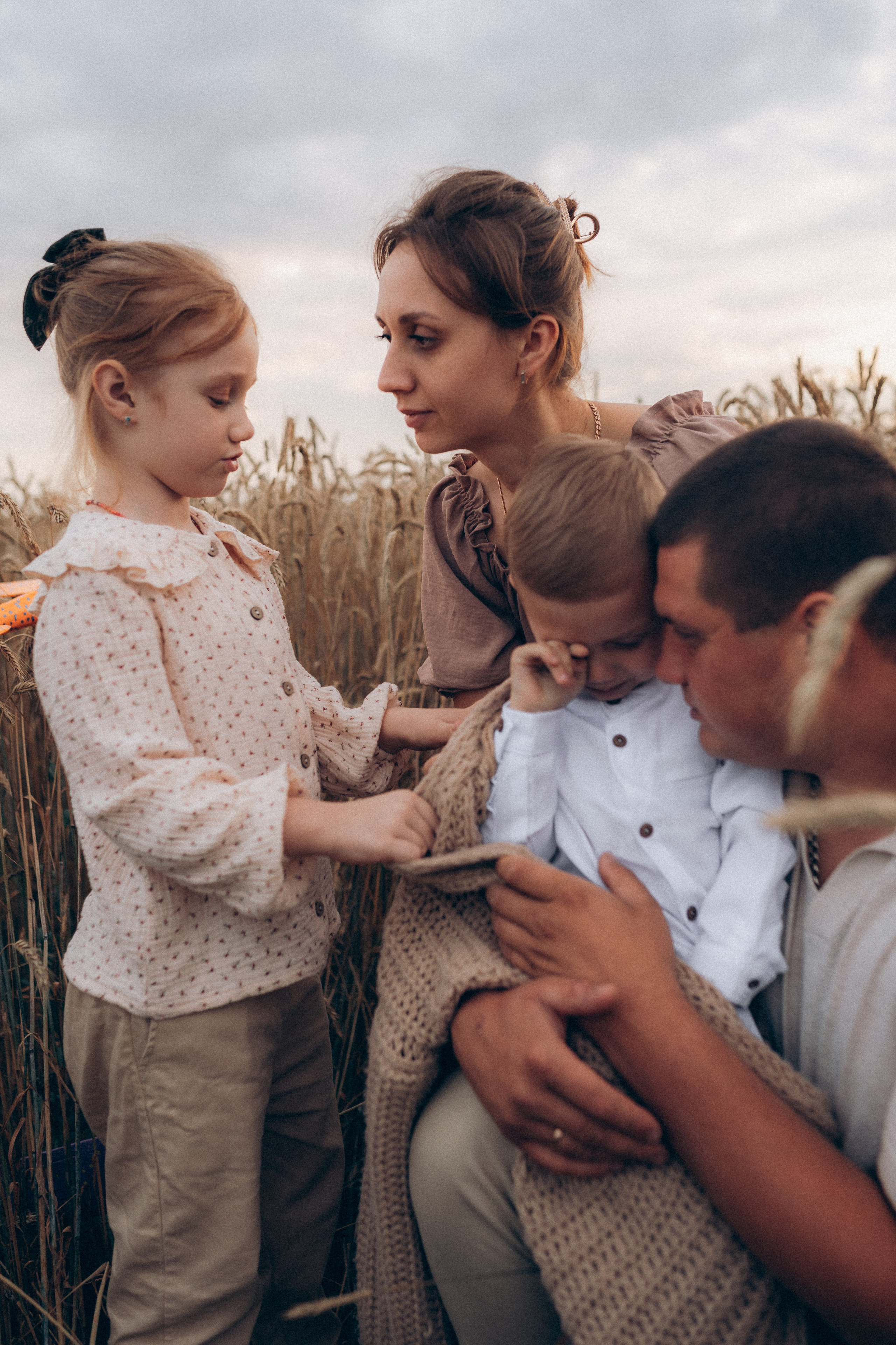 Алёна и семья. Фотограф Торопец Кристина Абрамова Kanwellia photography