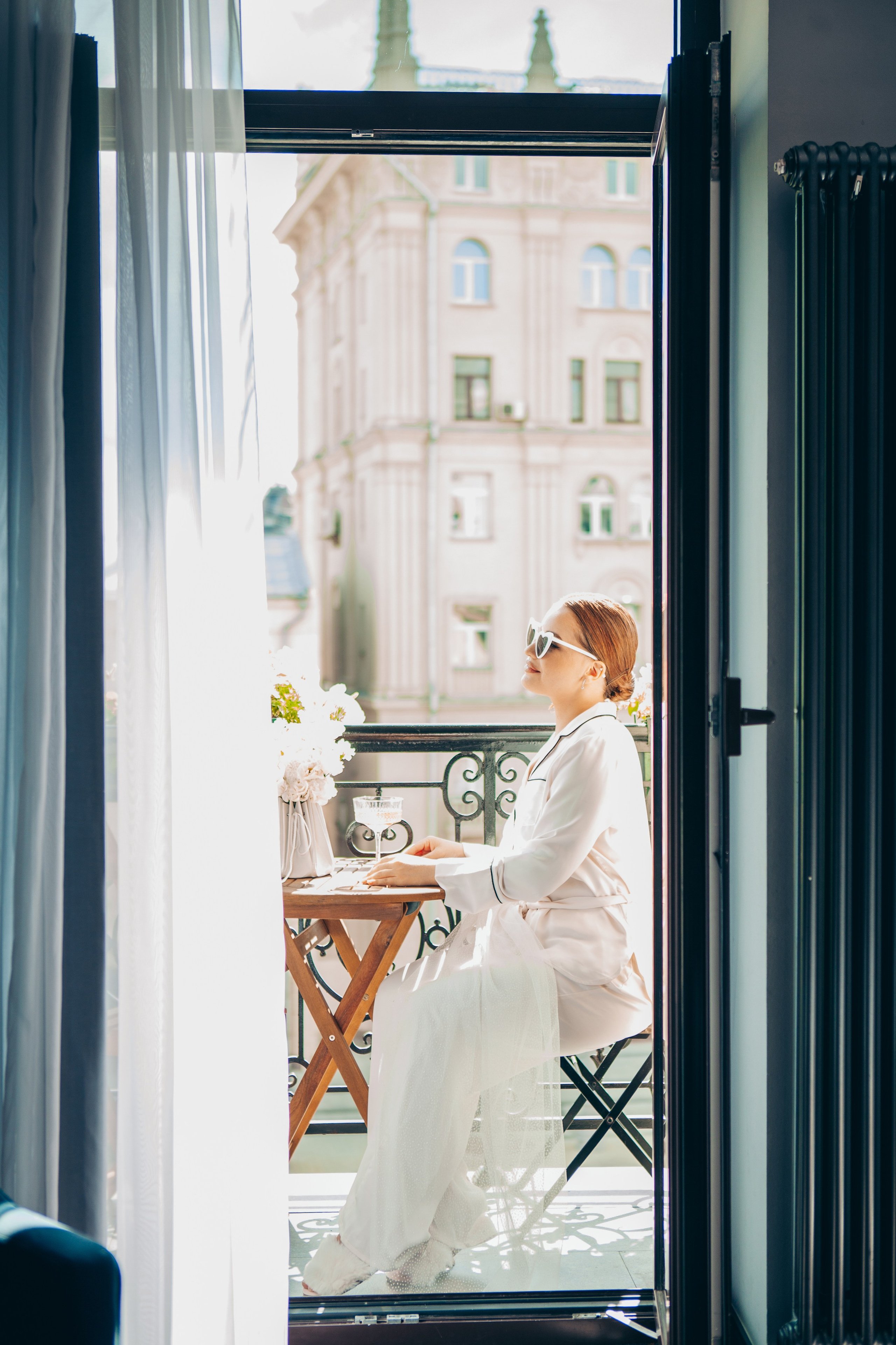 Свадебная фотосессия в отеле hartwell hotel и на патриарших прудах. Фотограф Ольга Ефремова