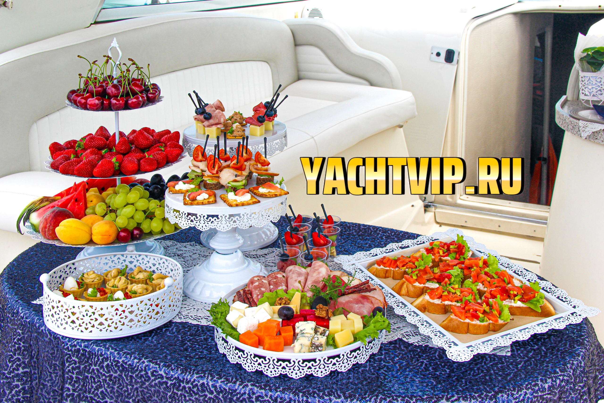Кейтеринг на яхтах День рождение Девичник Мальчишник. Аренда Яхт в Сочи от Эконом до Премиум Класса