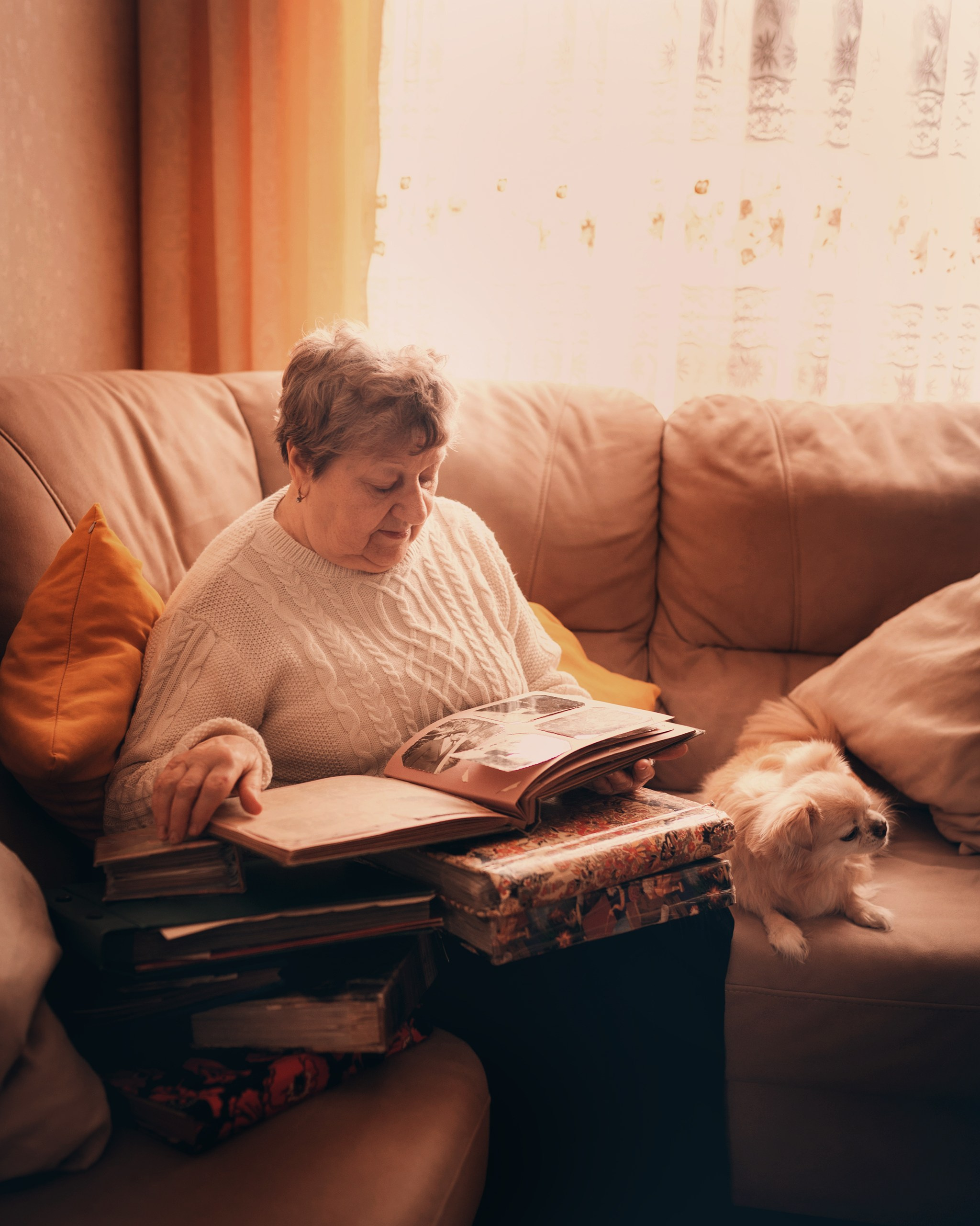 Домашняя фотосессия — бабушка с внучками. Детский и семейный фотограф Елена Михайлова в Москве