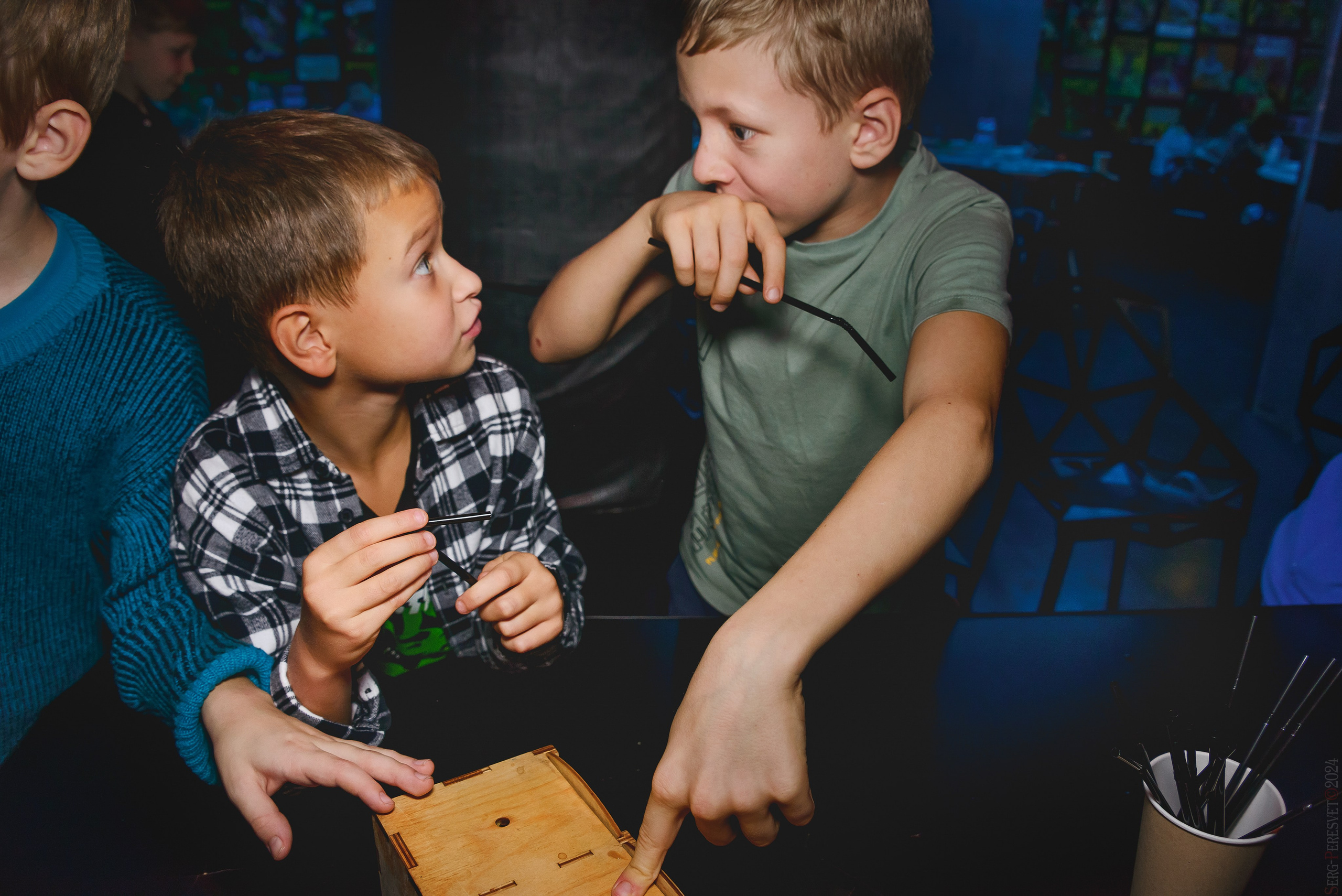 День рождения — шоу 2024-25: мафия, сахарная вата, бумажная дискотека, пиньята, зеркальный лабиринт. Ваш фотограф на праздник в Москве, Раменском, Жуковском, Люберцах