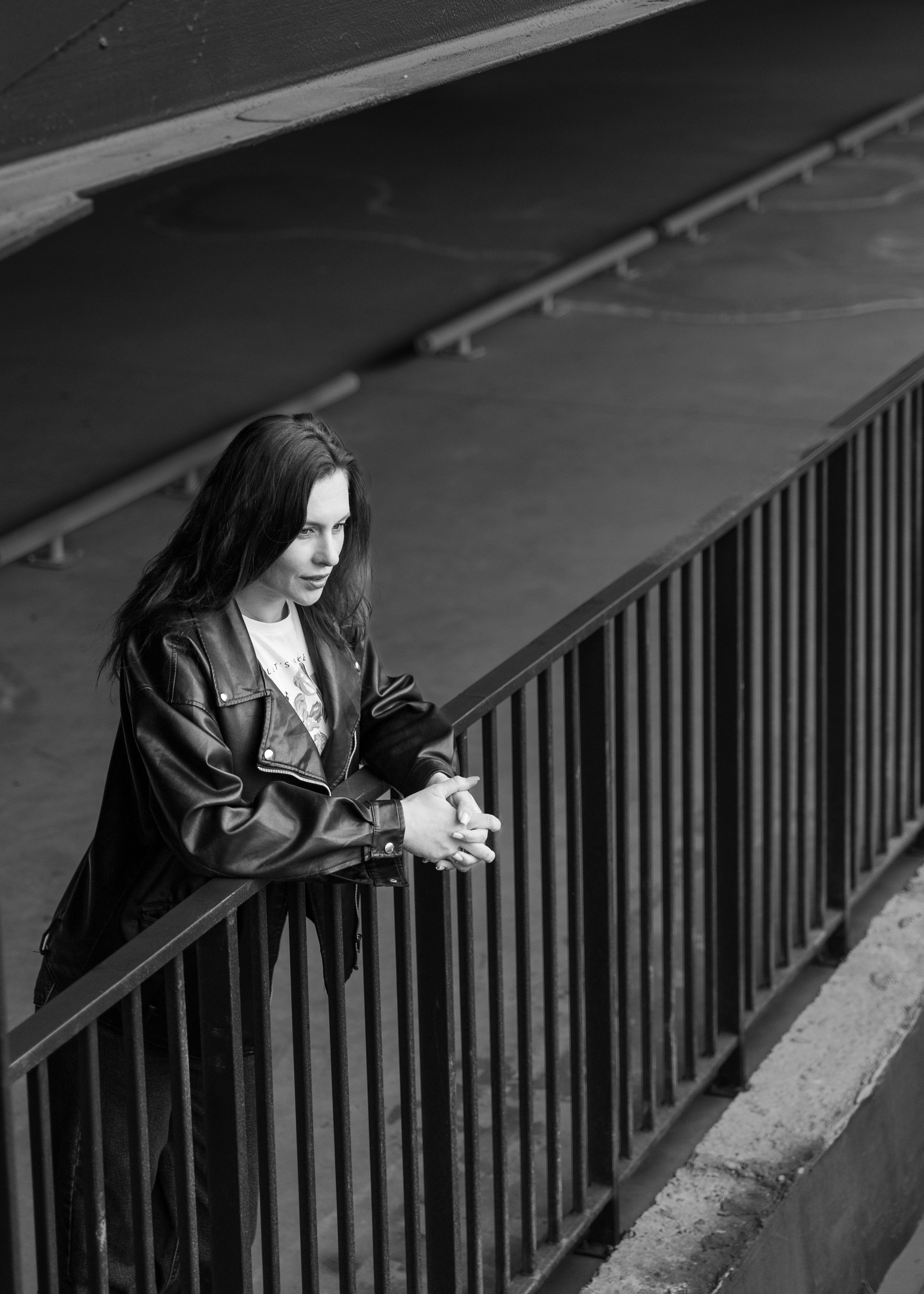 Фотосессия в городе на парковке. Женский фотограф в Красноярске