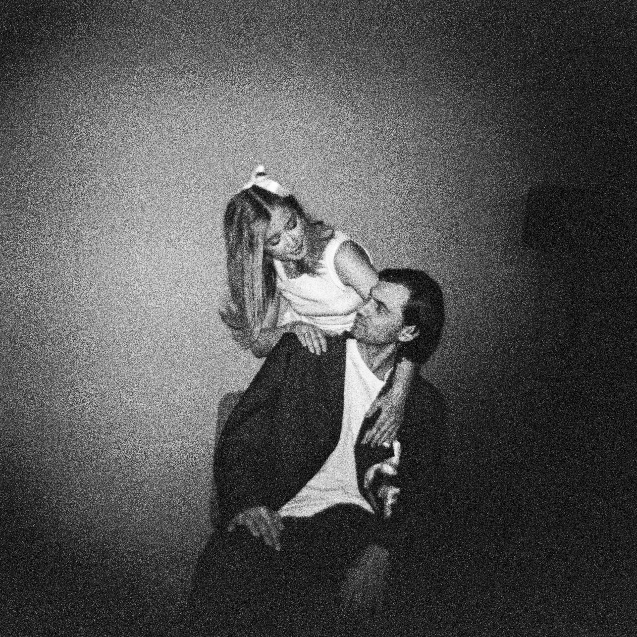 Свадебная фотосессия для двоих в студии, камерная свадьба в Москве