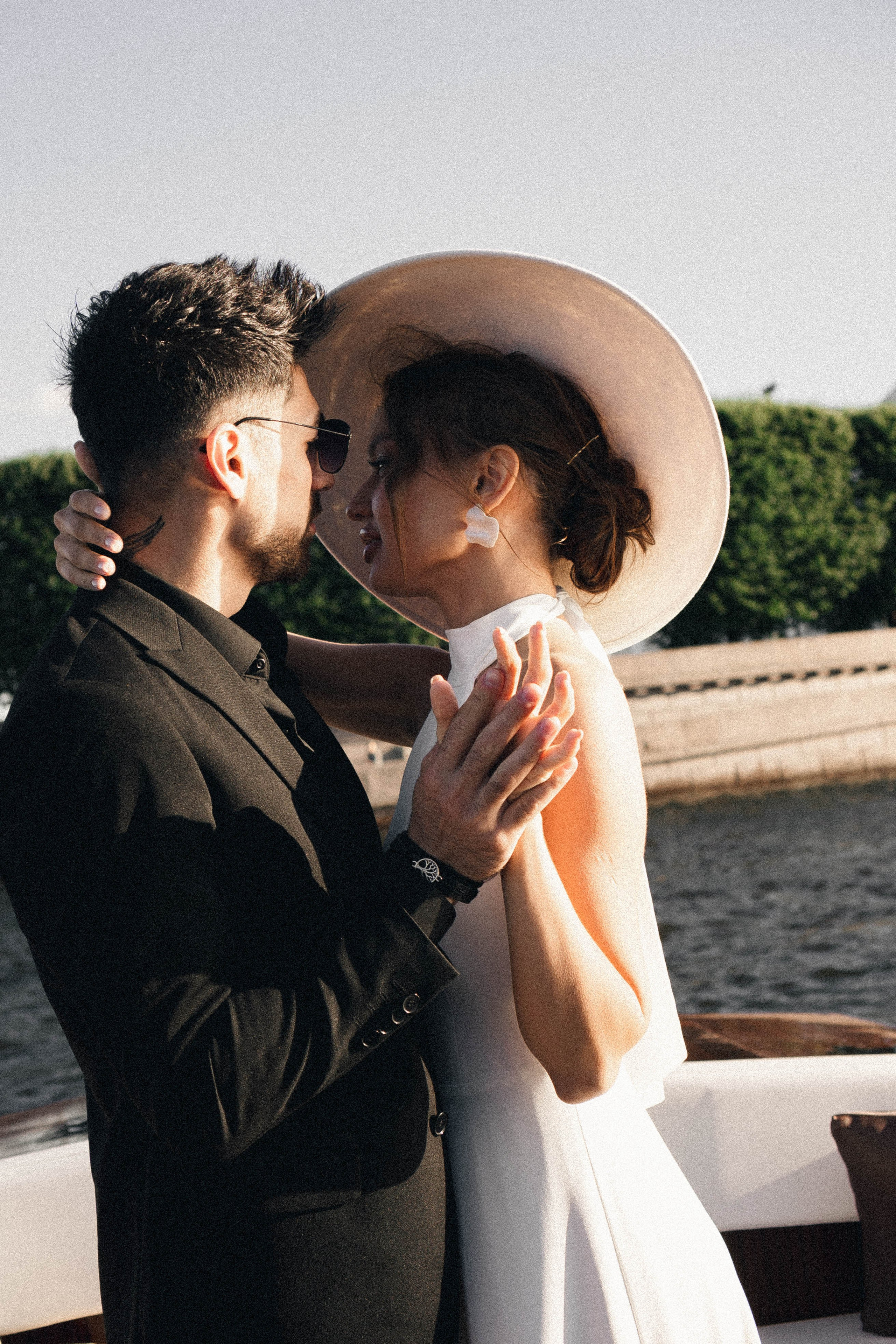 СВАДЕНБНАЯ СЬЕМКА НА КАТЕРЕ ПО КАНАЛАМ САНКТ-ПЕТЕРБУРГА И В АКВАТОРИИ НЕВЫ. Профессиональный фотограф, Санкт-Петербург — Виктория Богомолова