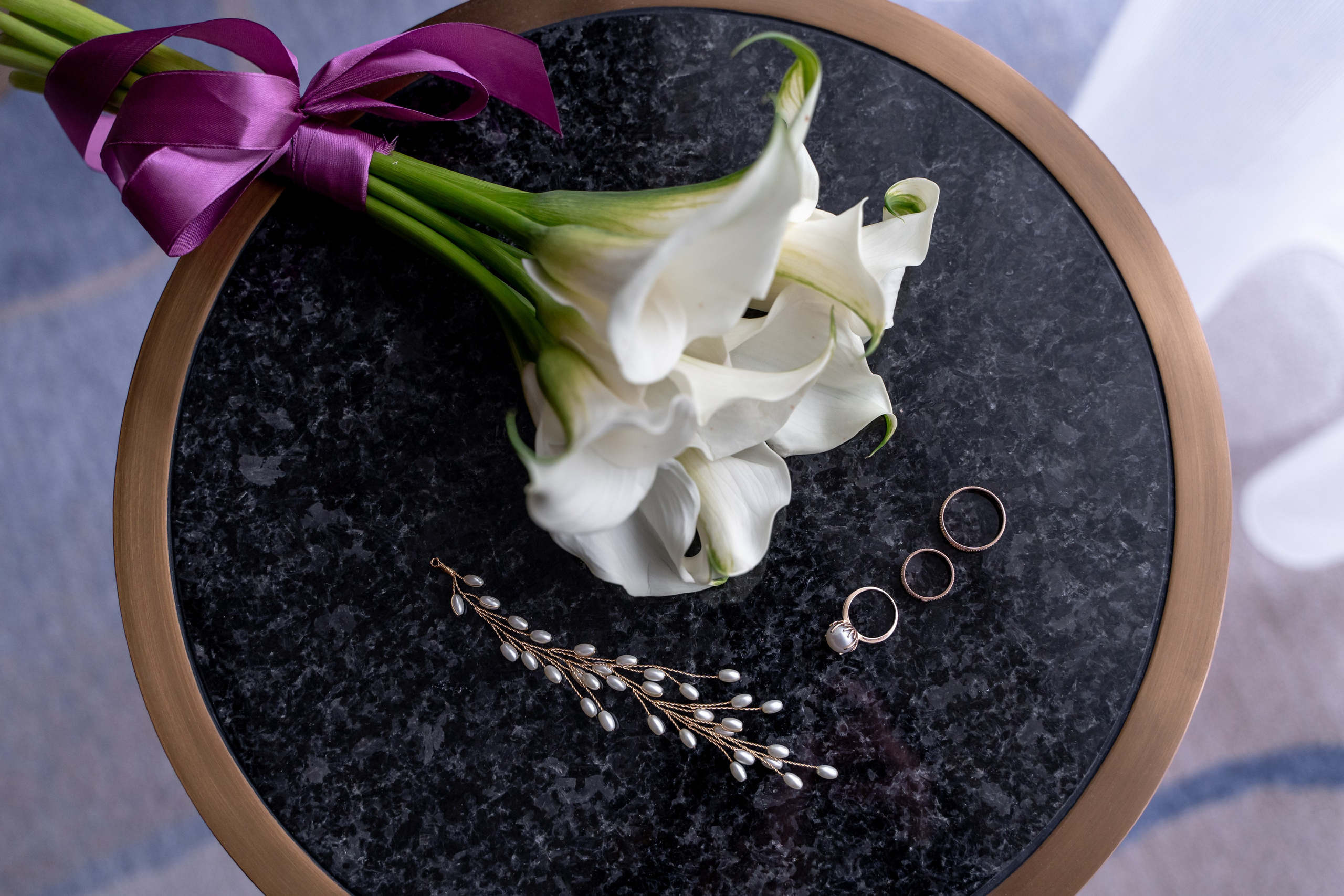 Свадебный фотограф в Москве. Свадебный фотограф Видное, Бутово, Домодедово, Щербинка, Царицыно. Свадебная фотосессия и сборы невесты в отеле Soluxe. Регистрация брака во дворце бракосочетания ВДНХ. Свадьба на ВДНХ. Свадебная фотосессия с ретро автомобилем Чайка. 