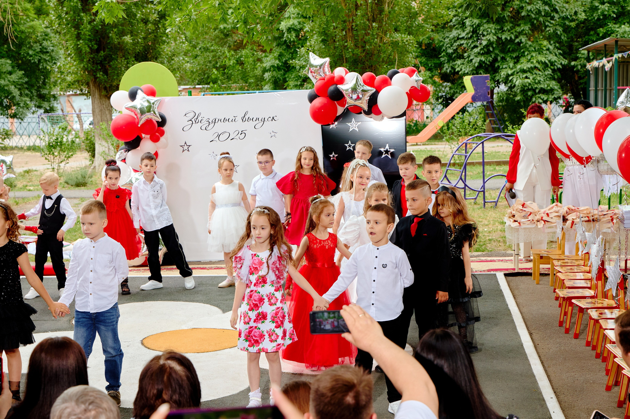 Выпускной 45 сад. Фотограф Выпускные альбомы Таганрог Сергей Коробченко