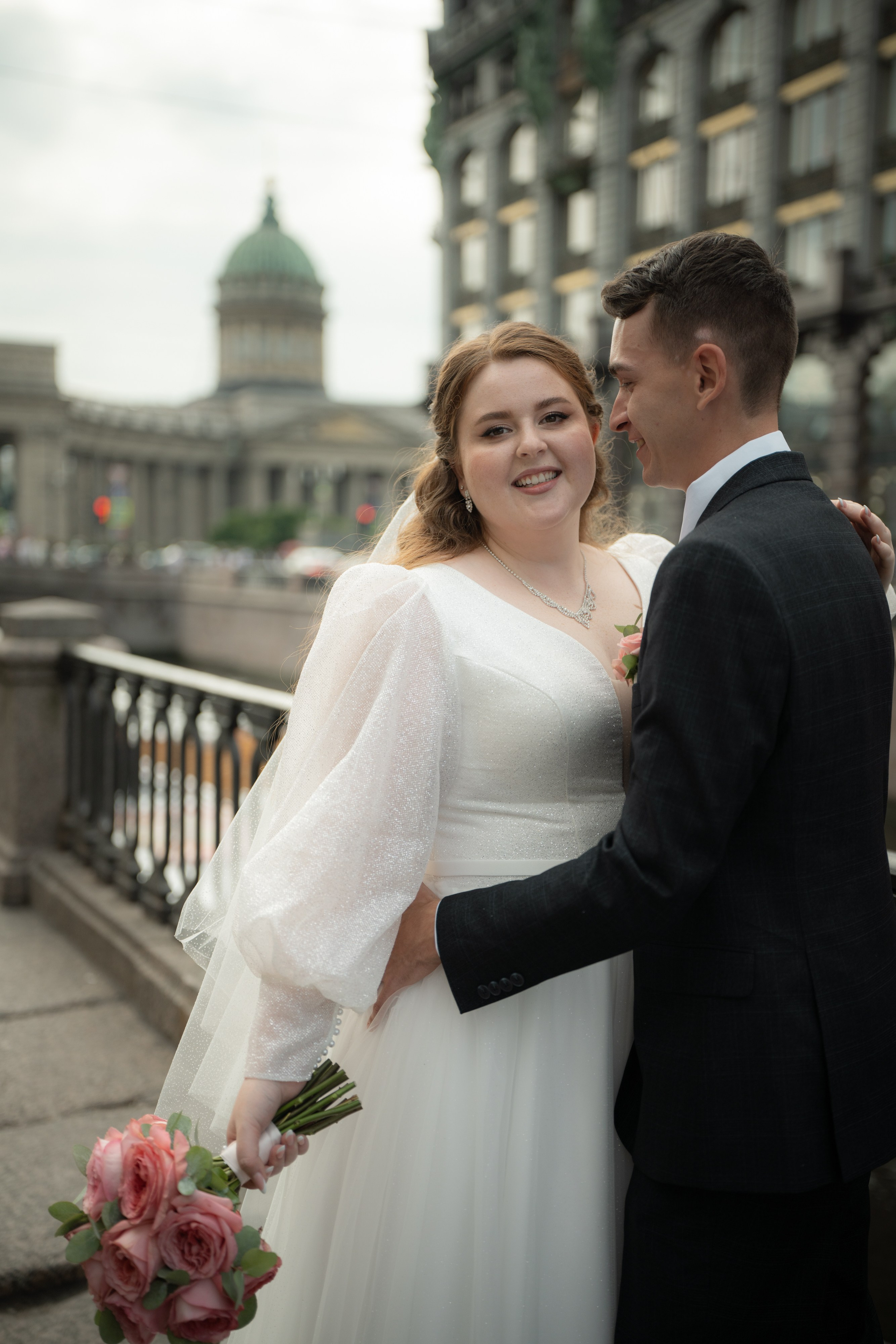 Красивые места для свадебной фотосессии летом в Санкт-Петербурге. Свадебный фотограф Александр Невский в Санкт-Петербурге