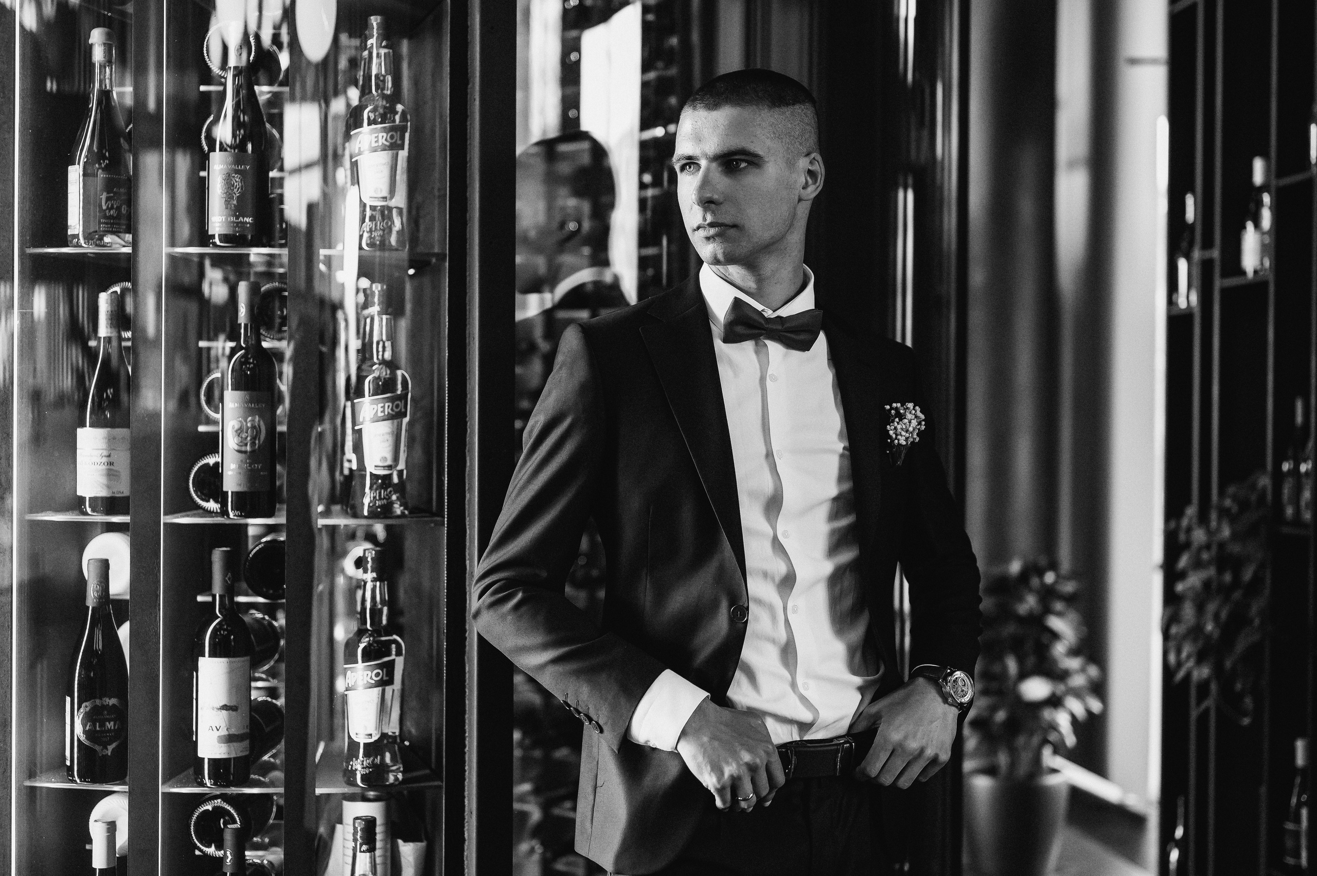 Свадебное утро и прогулка красивой яркой пары. Свадебный и семейный фотограф в Симферополе Дарья Маркова