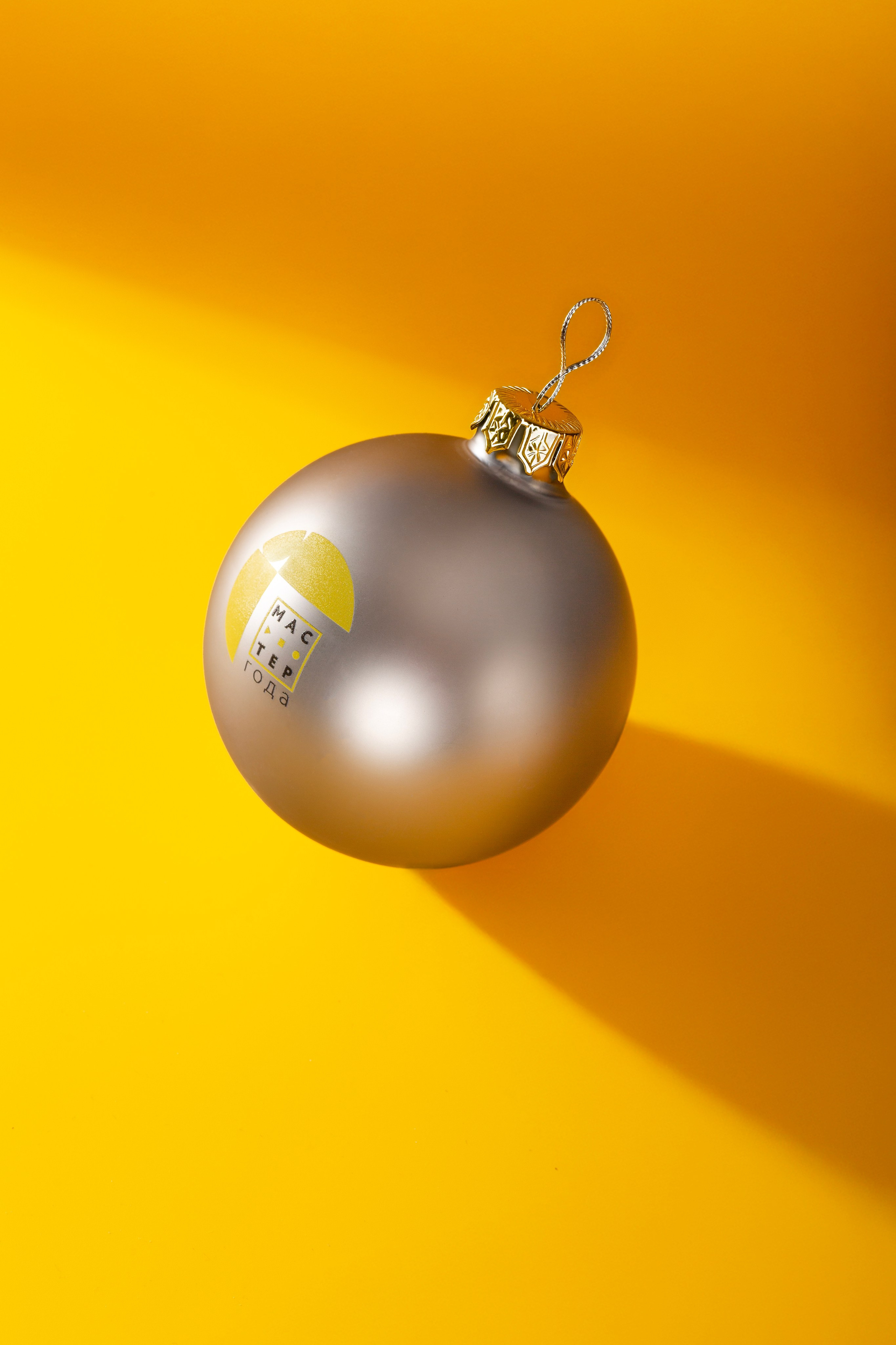 МЕРЧ. Предметный фотограф в Санкт-Петербурге Иван Сапрыкин