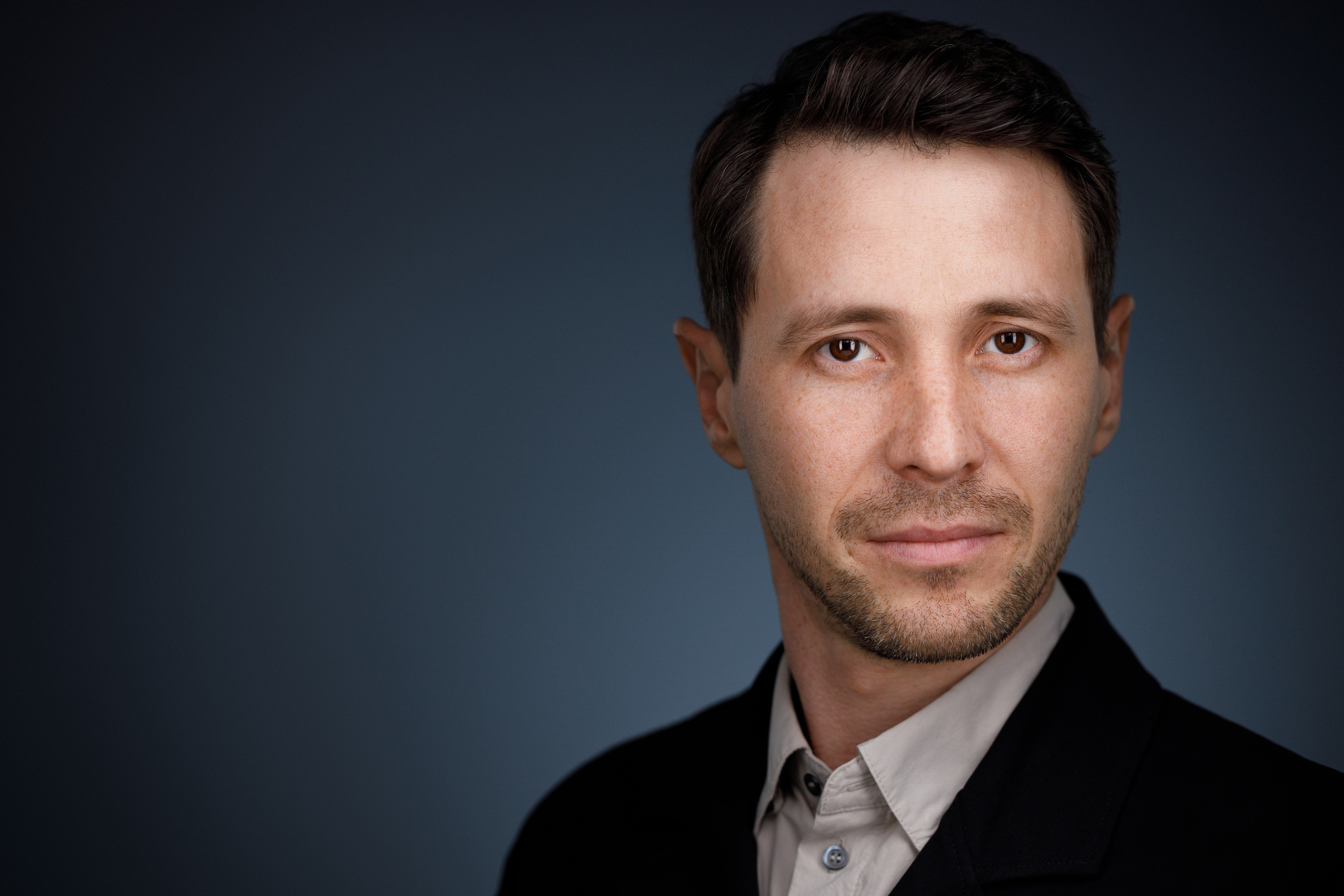 Деловые портреты компании. Бизнес-портрет | Хедшот-фотограф | Студия делового портрета в Москве