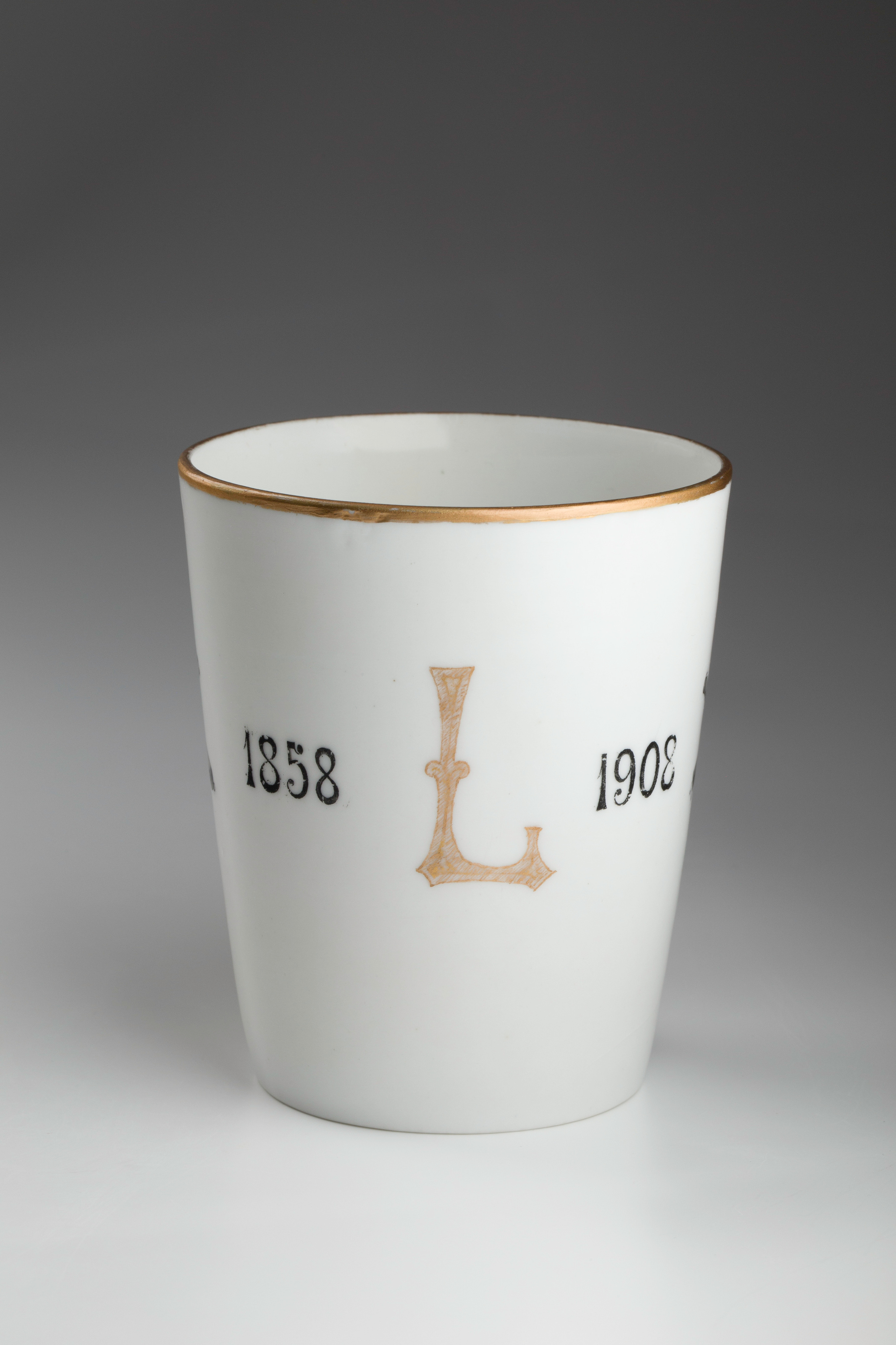 Предметная съёмка: полковые стопы. Бизнес-портрет | Хедшот-фотограф | Студия делового портрета в Москве