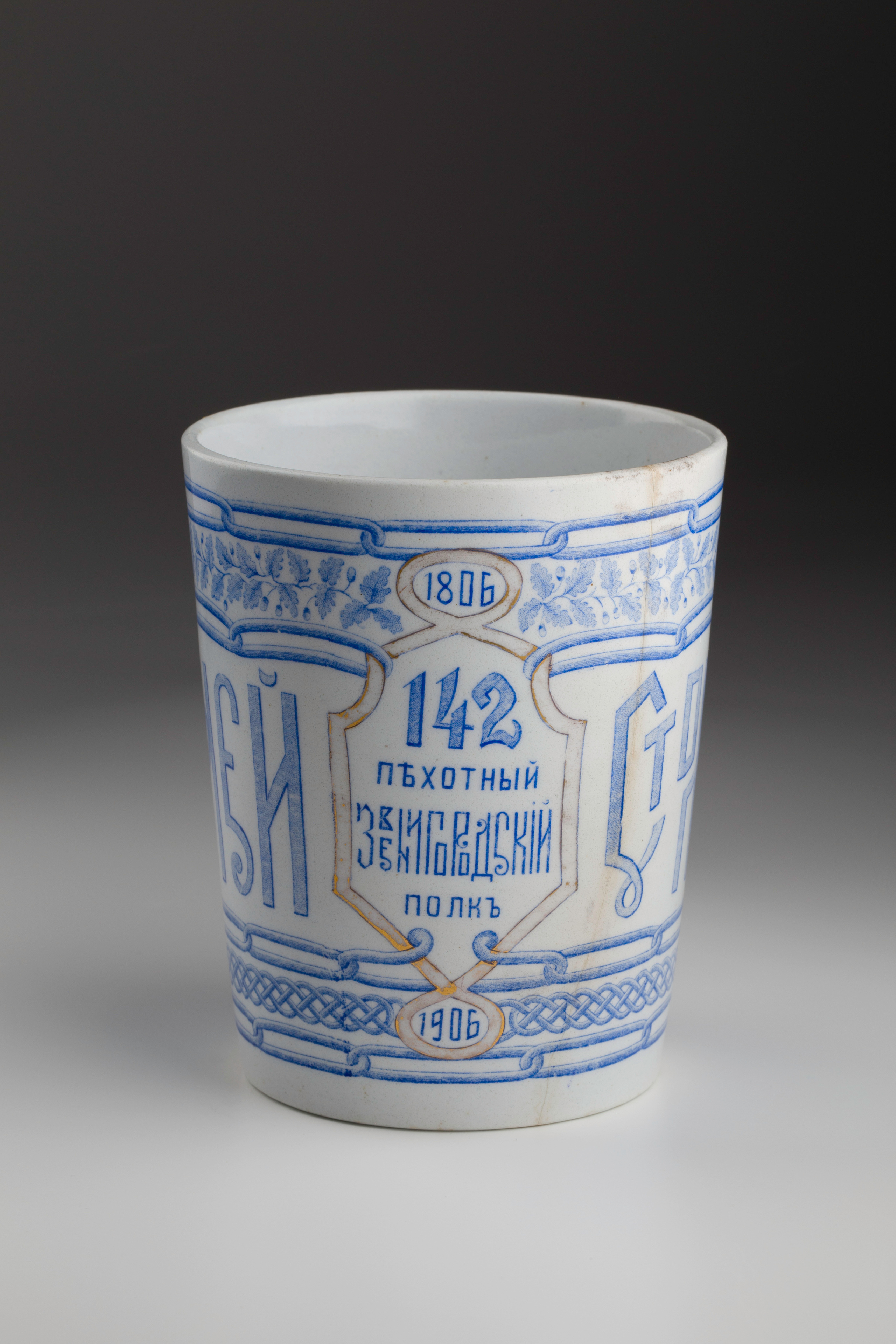 Предметная съёмка: полковые стопы. Бизнес-портрет | Хедшот-фотограф | Студия делового портрета в Москве