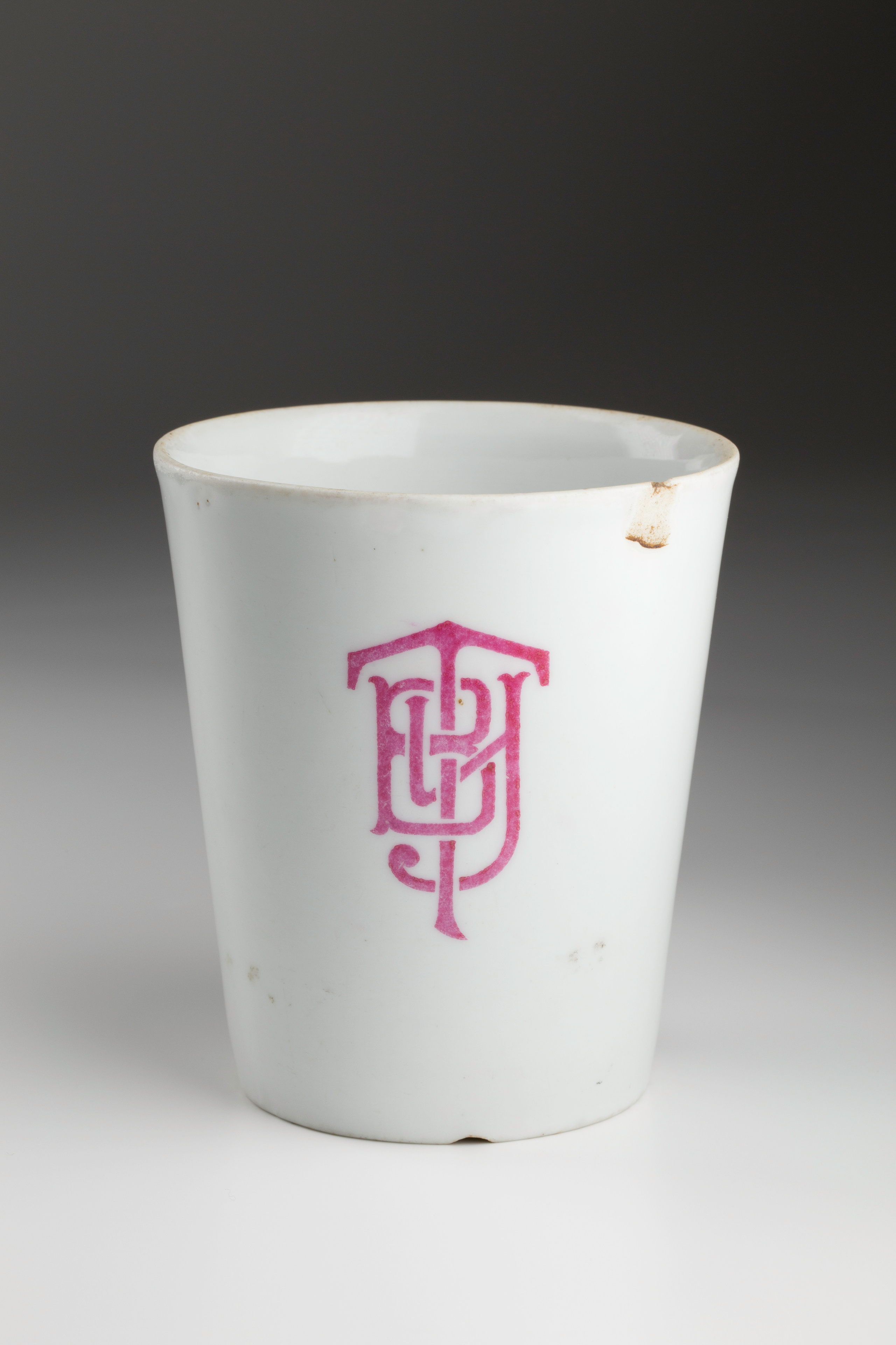 Предметная съёмка: полковые стопы. Бизнес-портрет | Хедшот-фотограф | Студия делового портрета в Москве