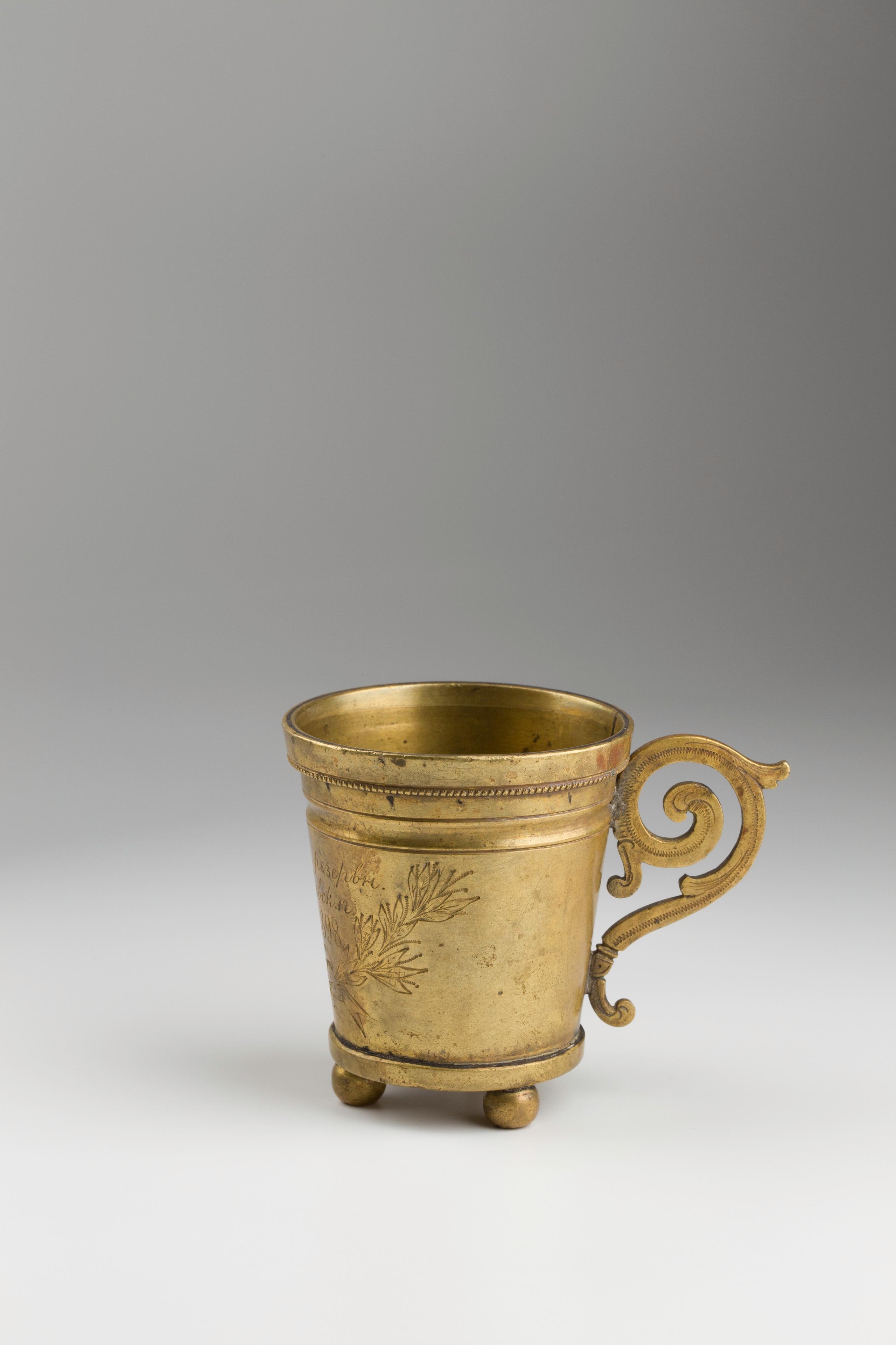 Предметная съёмка: полковые стопы. Бизнес-портрет | Хедшот-фотограф | Студия делового портрета в Москве