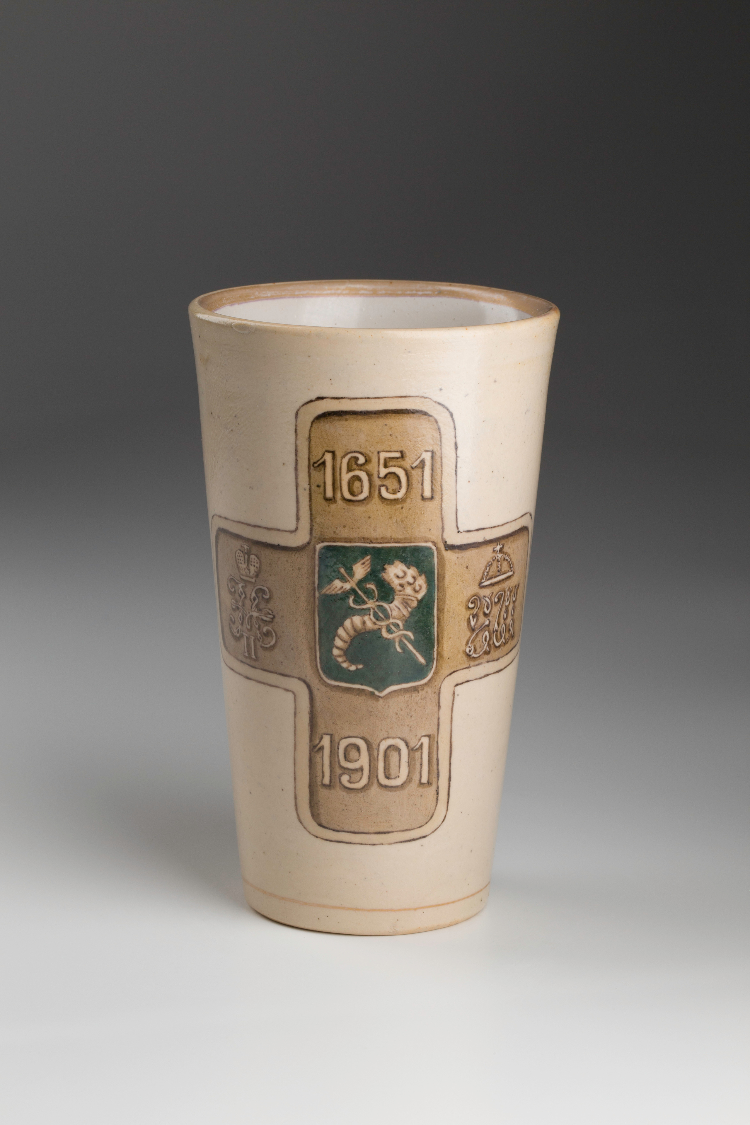 Предметная съёмка: полковые стопы. Бизнес-портрет | Хедшот-фотограф | Студия делового портрета в Москве