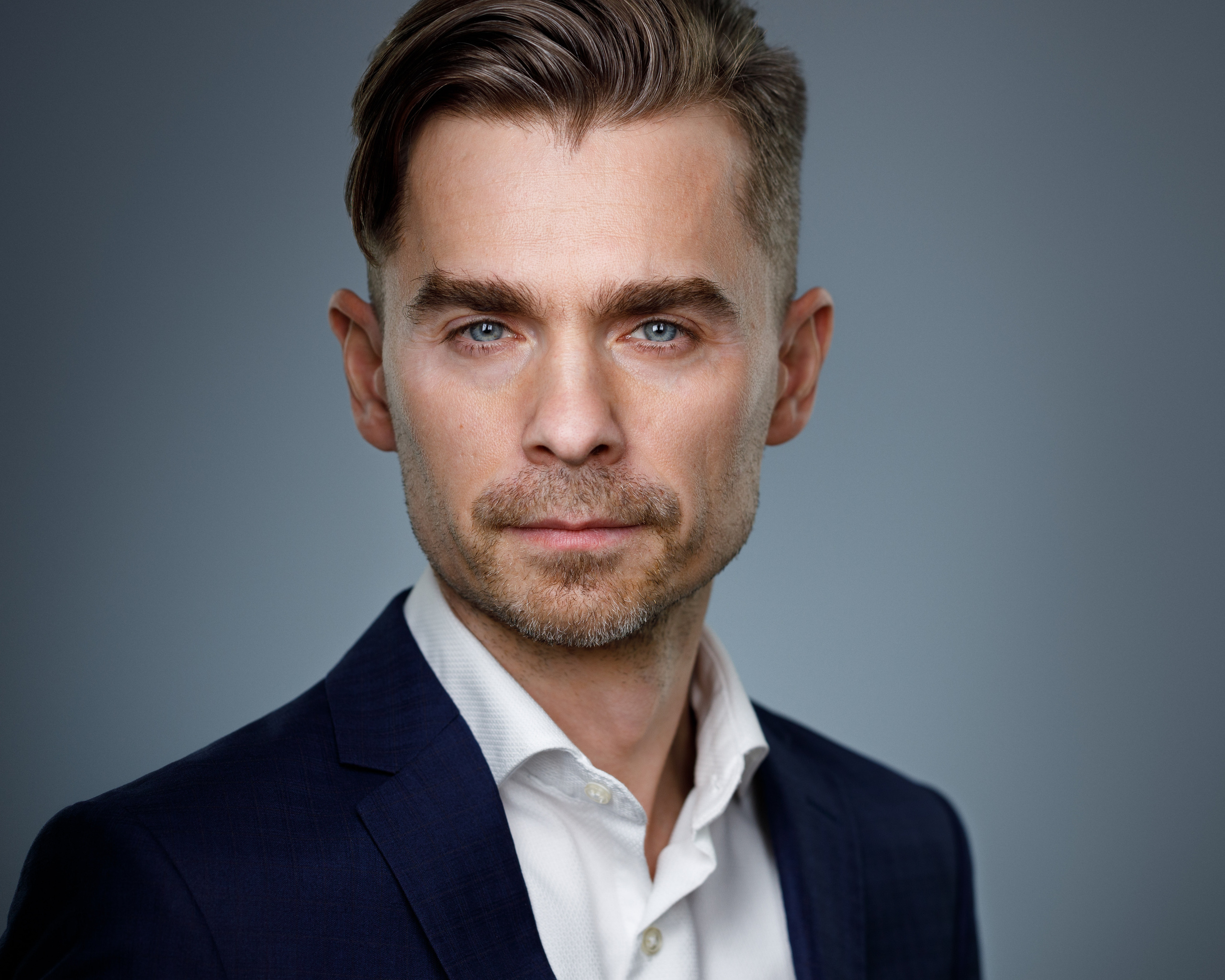 Деловые портреты компании. Бизнес-портрет | Хедшот-фотограф | Студия делового портрета в Москве