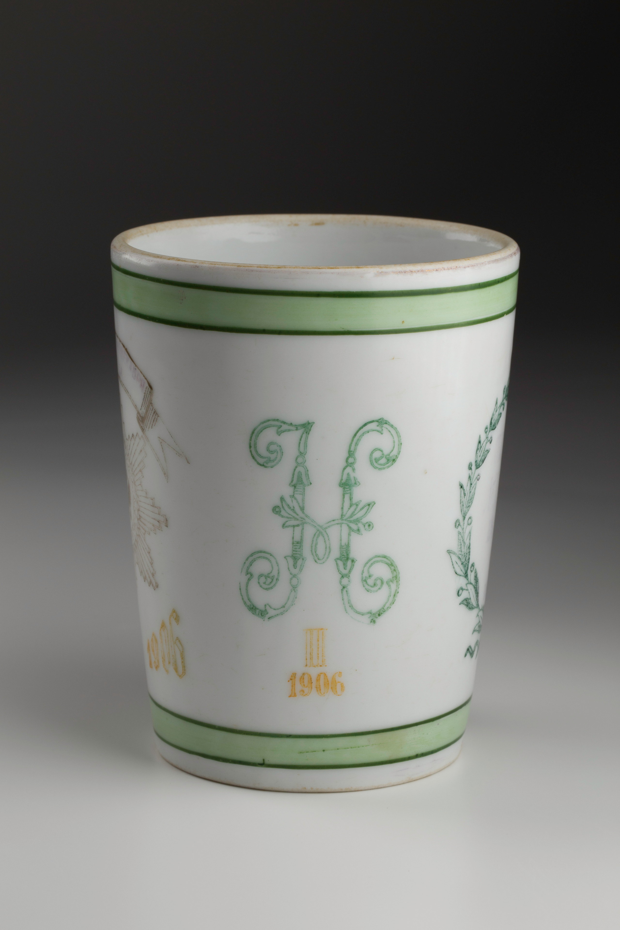 Предметная съёмка: полковые стопы. Бизнес-портрет | Хедшот-фотограф | Студия делового портрета в Москве