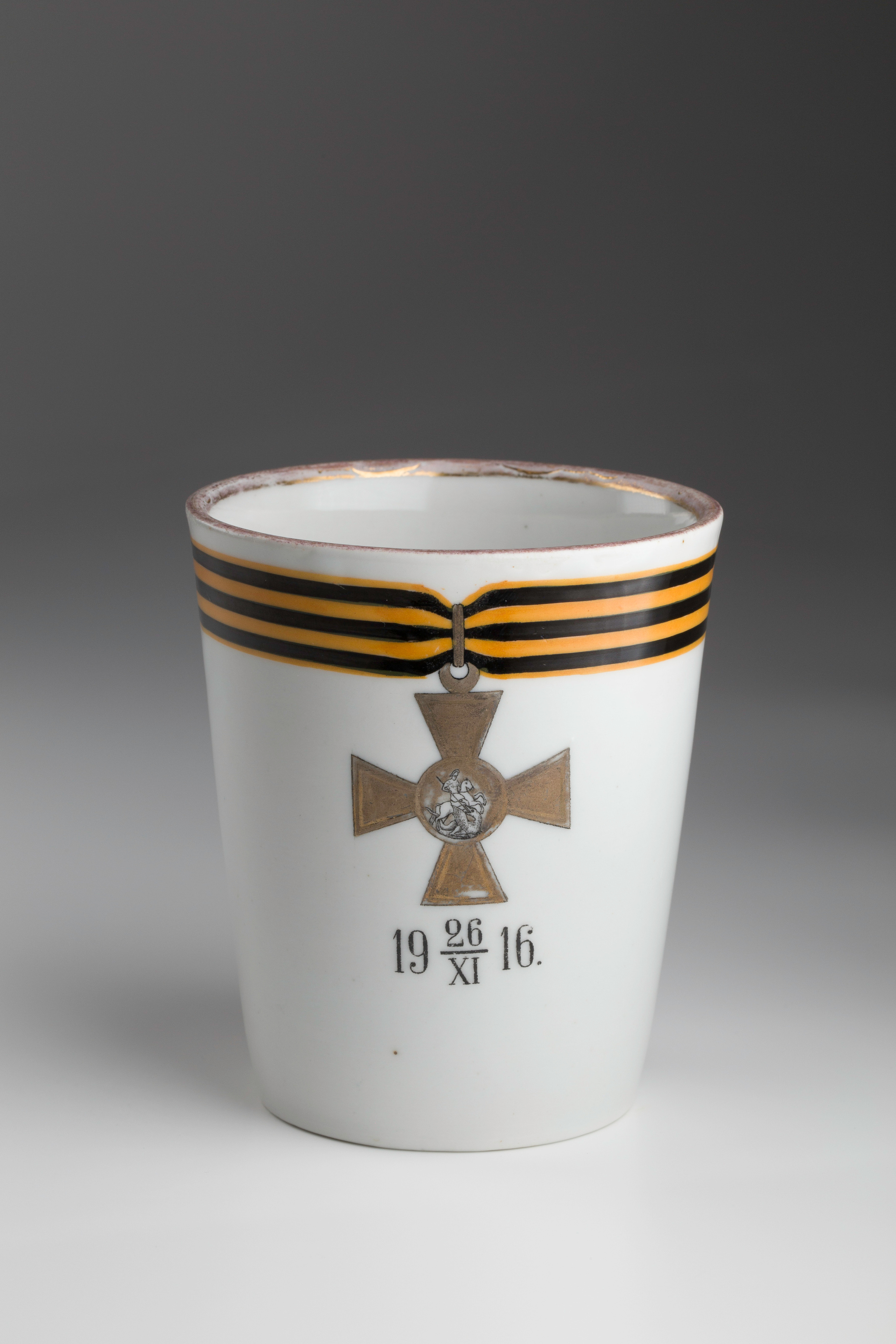 Предметная съёмка: полковые стопы. Бизнес-портрет | Хедшот-фотограф | Студия делового портрета в Москве