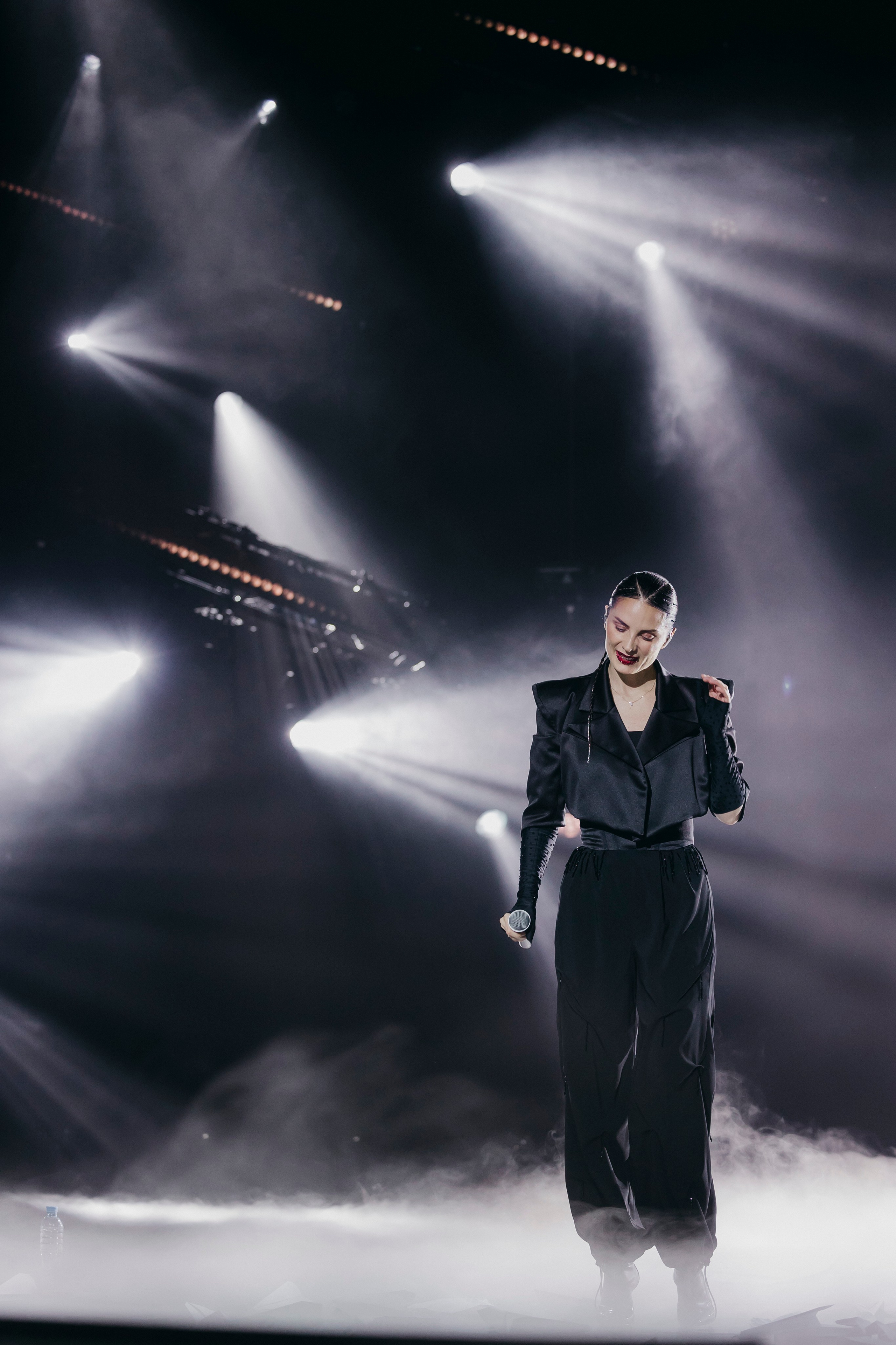 Ева Власова: «Танцуй вопреки», Crocus City Hall. «Птичка на проводе»: информационный портал в Москве