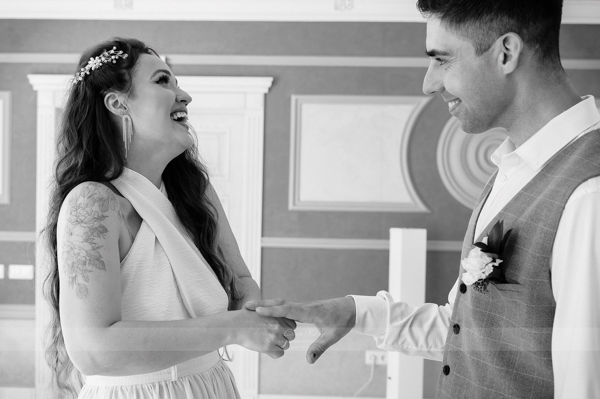 Свадебная фотосессия в Нарымском сквере Новосибирска. Свадебный и семейный, event фотограф, фоторепортаж в Новосибирске — Саша Кё