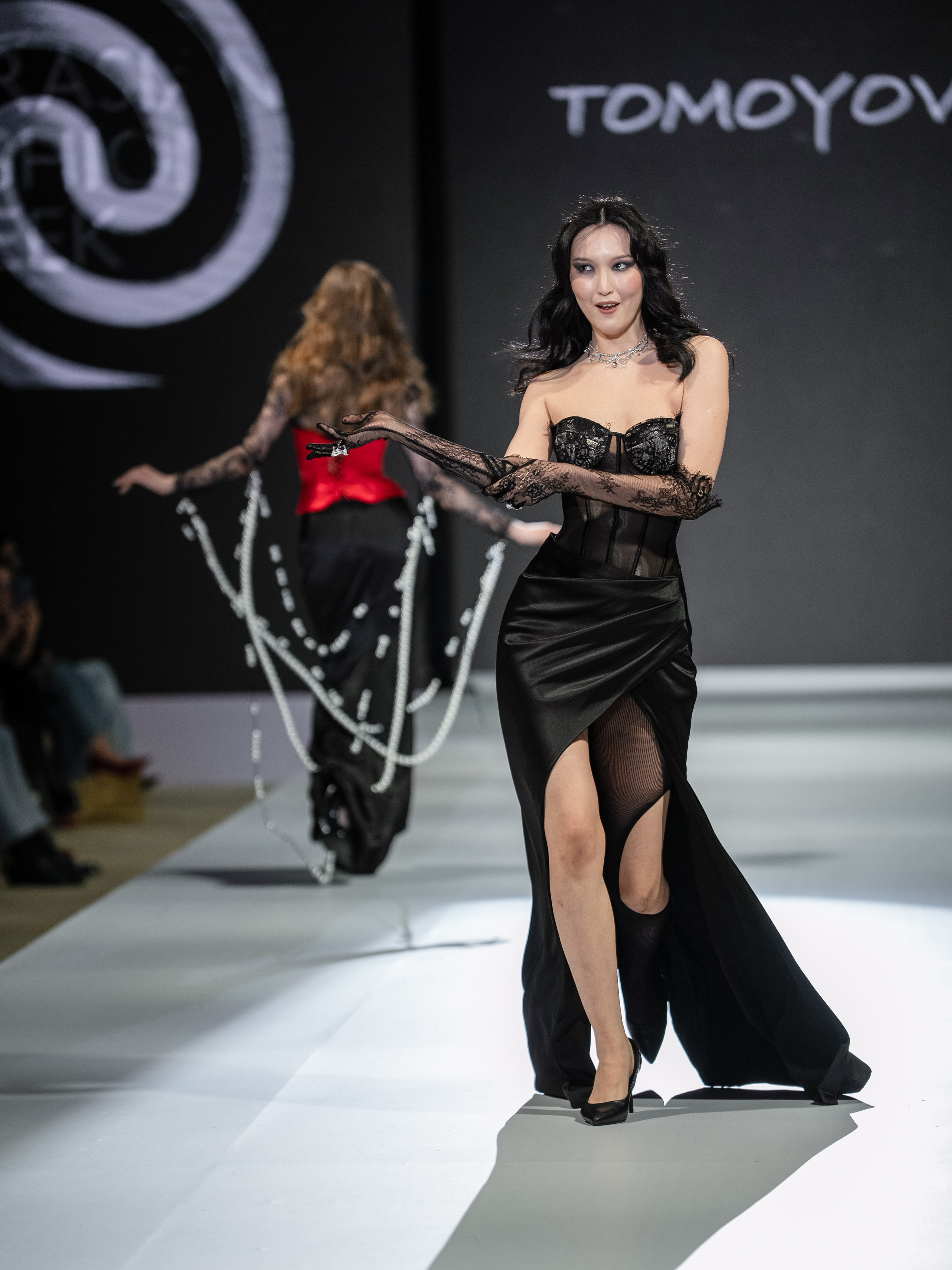Eurasia Fashion Week Tomoyov. Сайт Алматинского НЮ АРТ, будуар и фэшн фотографа Дениса Карпенко