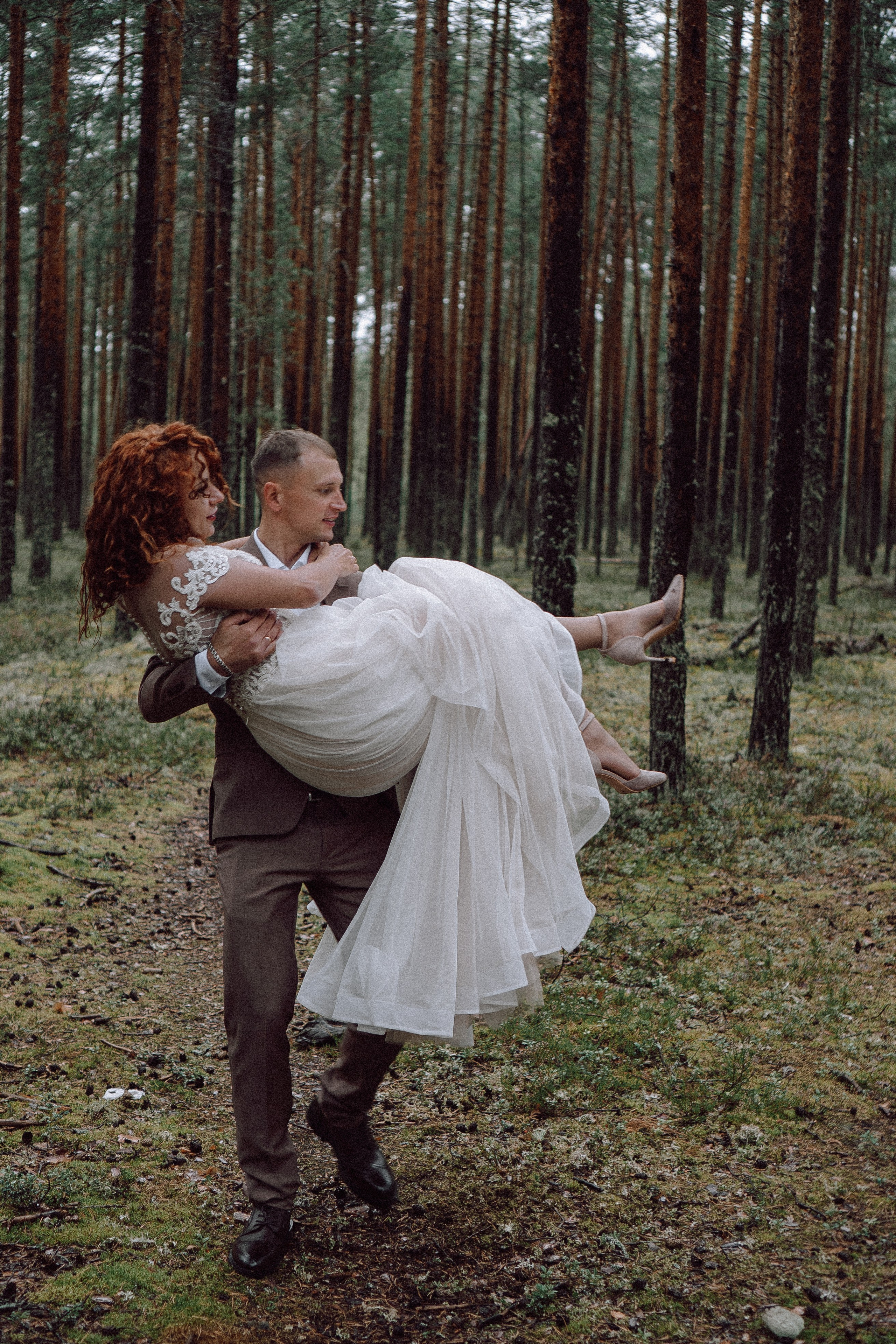 СВАДЕБНАЯ ФОТОСЕССИИЯ ПАРЫ В ГОРОДЕ ПРИОЗЕРСК В СОСНОВОМ ЛЕСУ И С ПИКАПОМ. Профессиональный фотограф, Санкт-Петербург — Виктория Богомолова