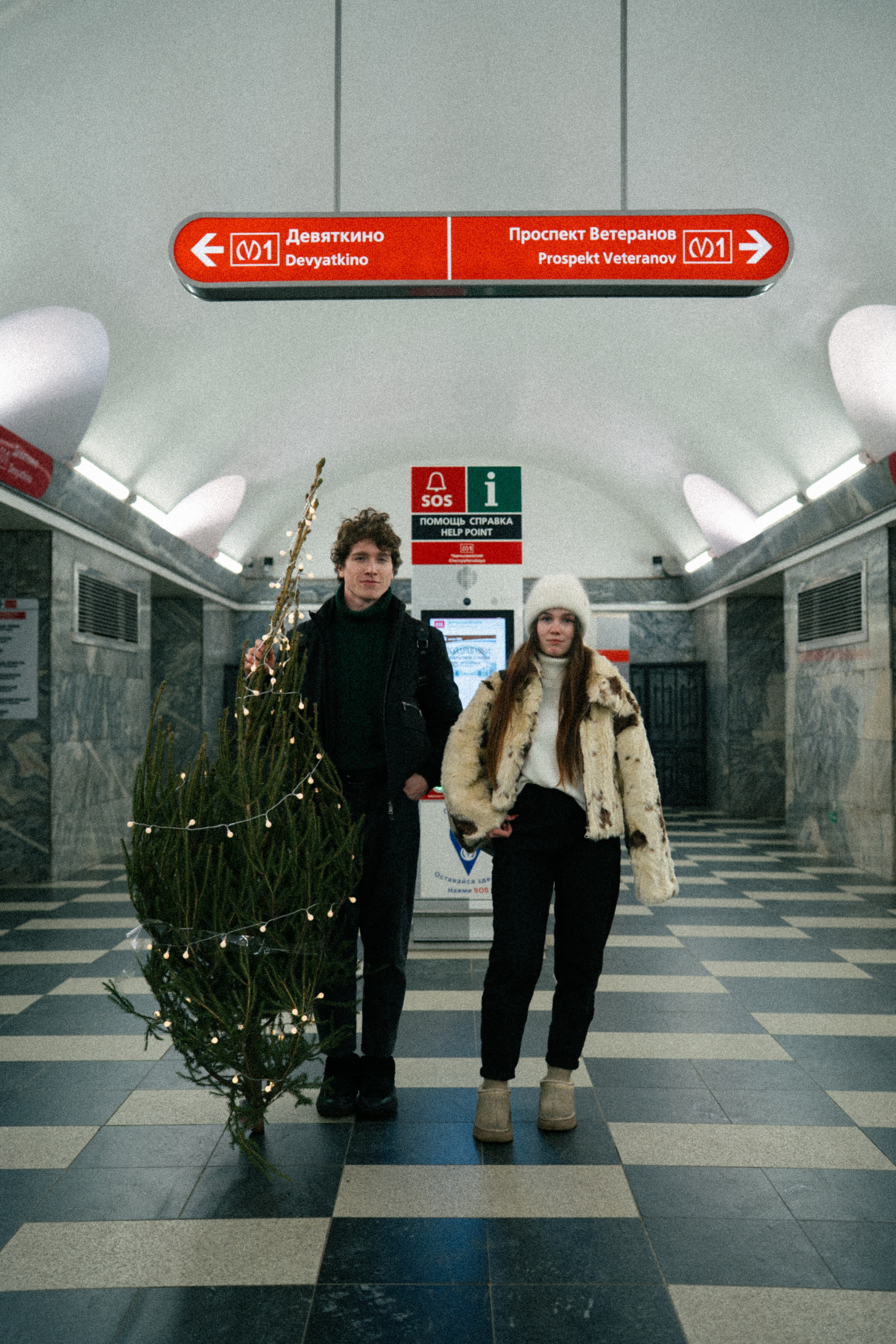 НОВОГОДНЯЯ ПРОГУЛКА ПАРЫ ПО ЧЕРНЫШЕВСКОЙ ПЕРЕД НОВЫМ ГОДОМ. Профессиональный фотограф, Санкт-Петербург — Виктория Богомолова