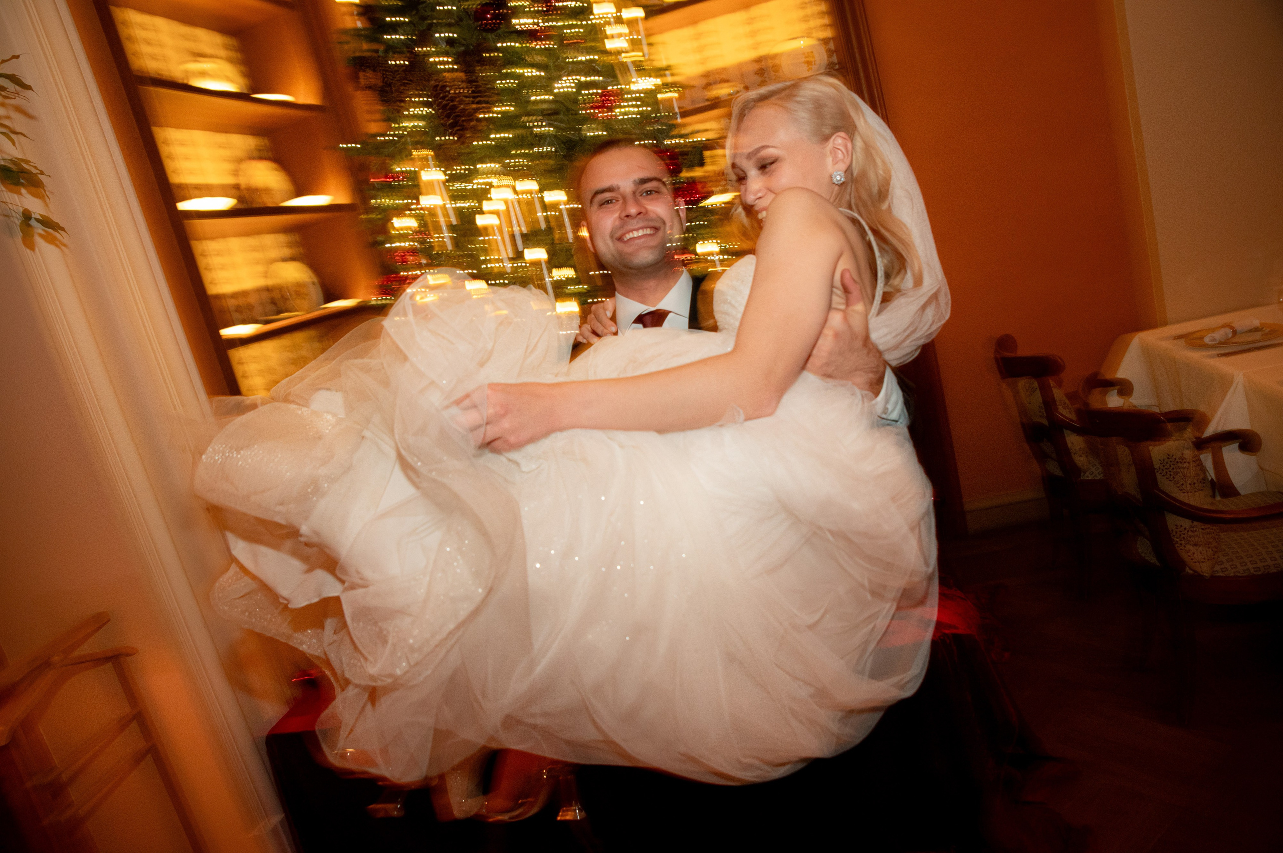 Свадебная фотосессия в Radisson Collection Hotel мск. Свадебный и портретный фотограф в Москве Жердев Даниил