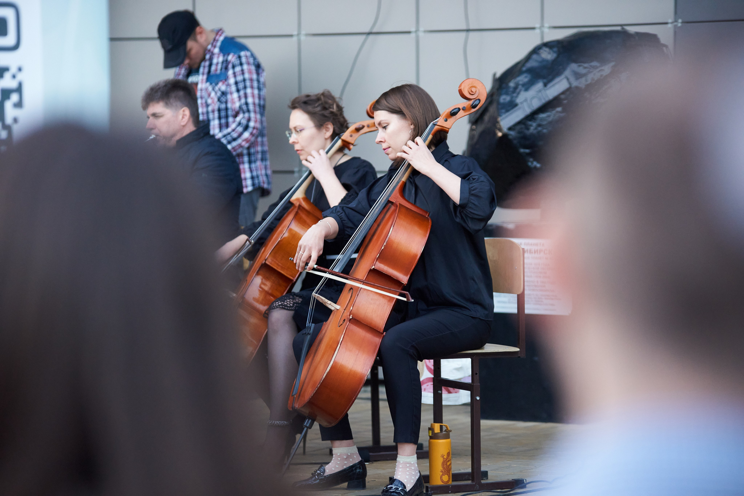 Репортаж: Музыкальная школа Виртуозы в Ночь музеев у планетария. Репортажный и женский фотограф в Новосибирске