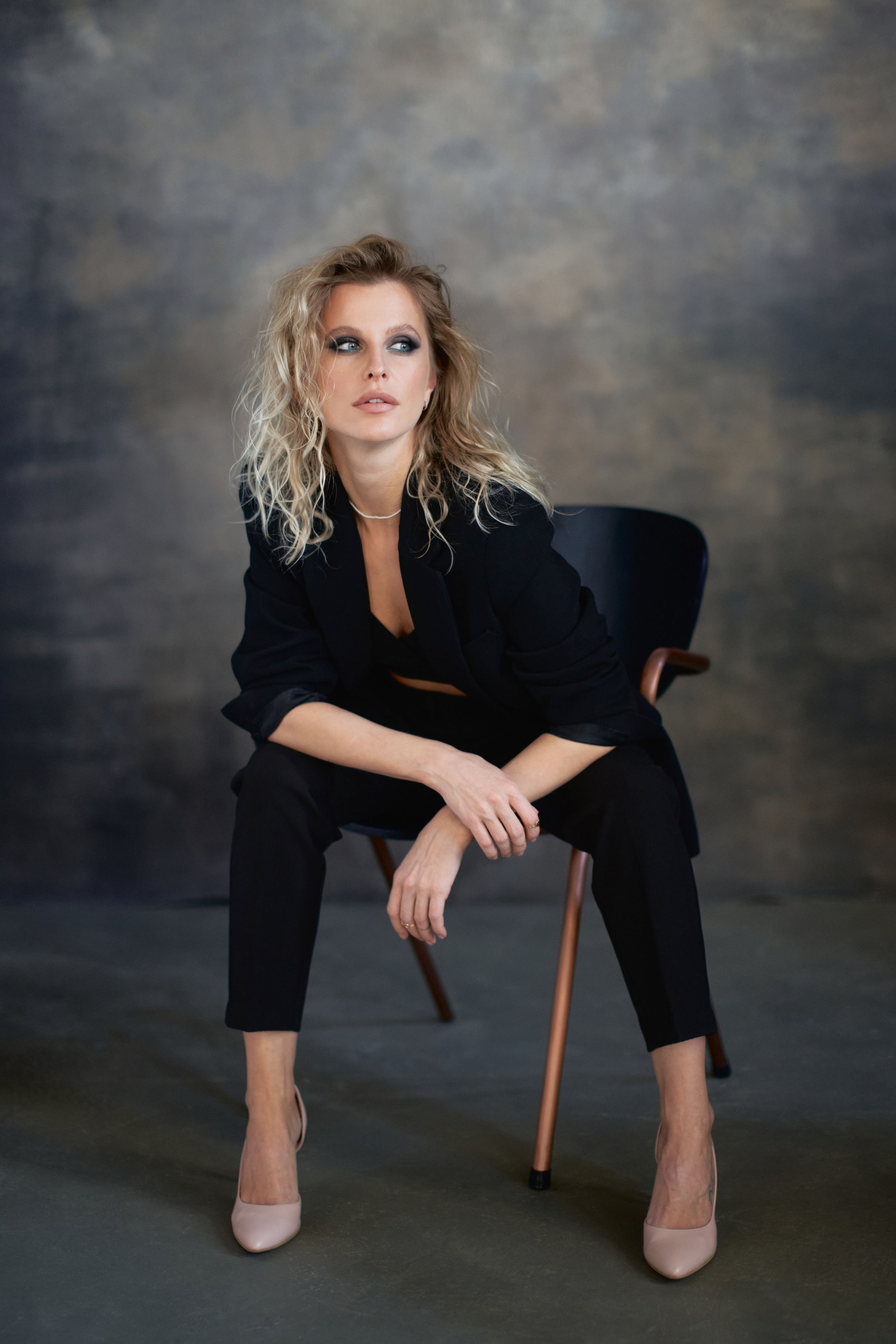 Эффектная портретная фотосессия в студии для Марины. Репортажный и женский фотограф в Новосибирске