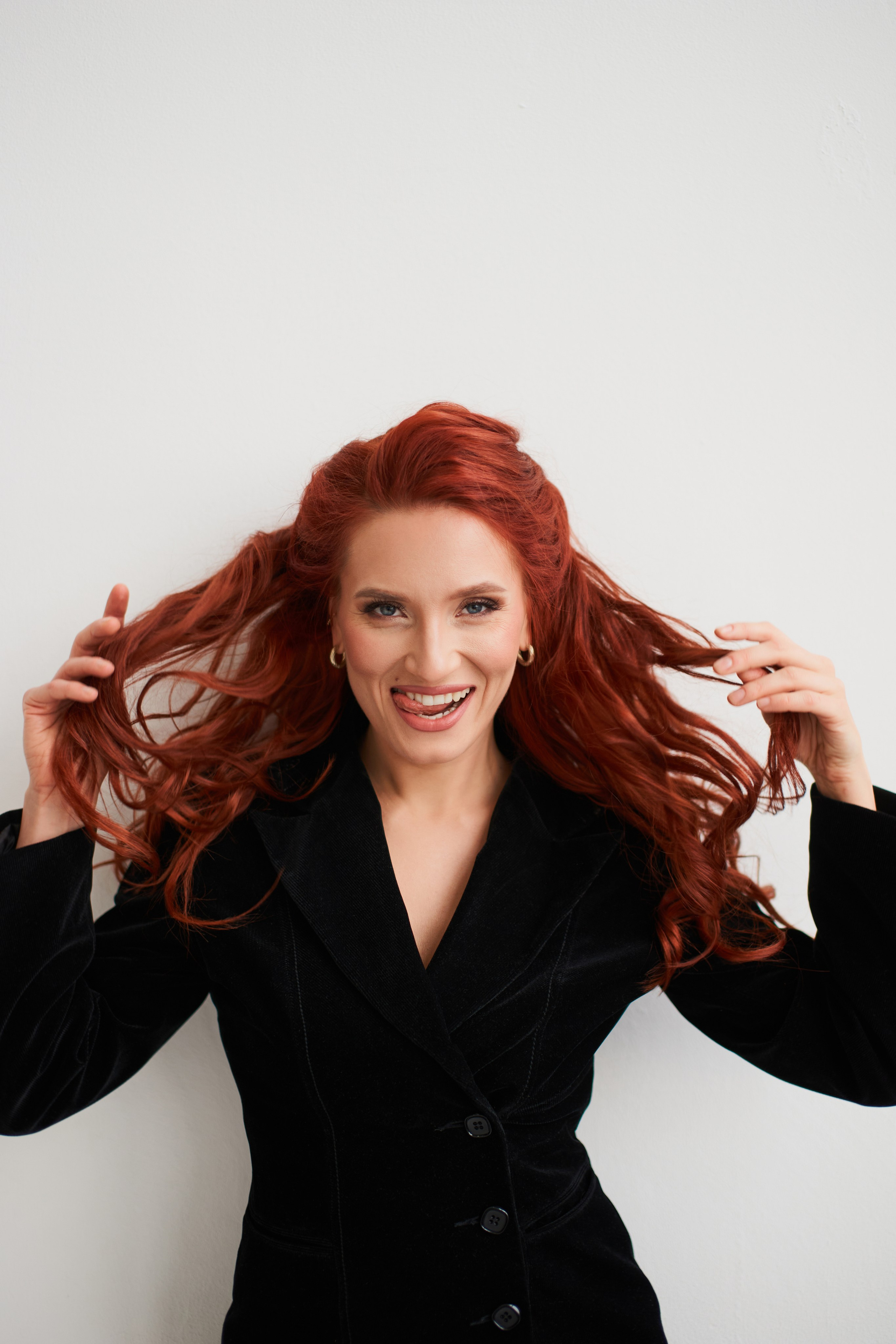 Студийная фотосессия для певицы Анны Клемешовой. Репортажный и женский фотограф в Новосибирске