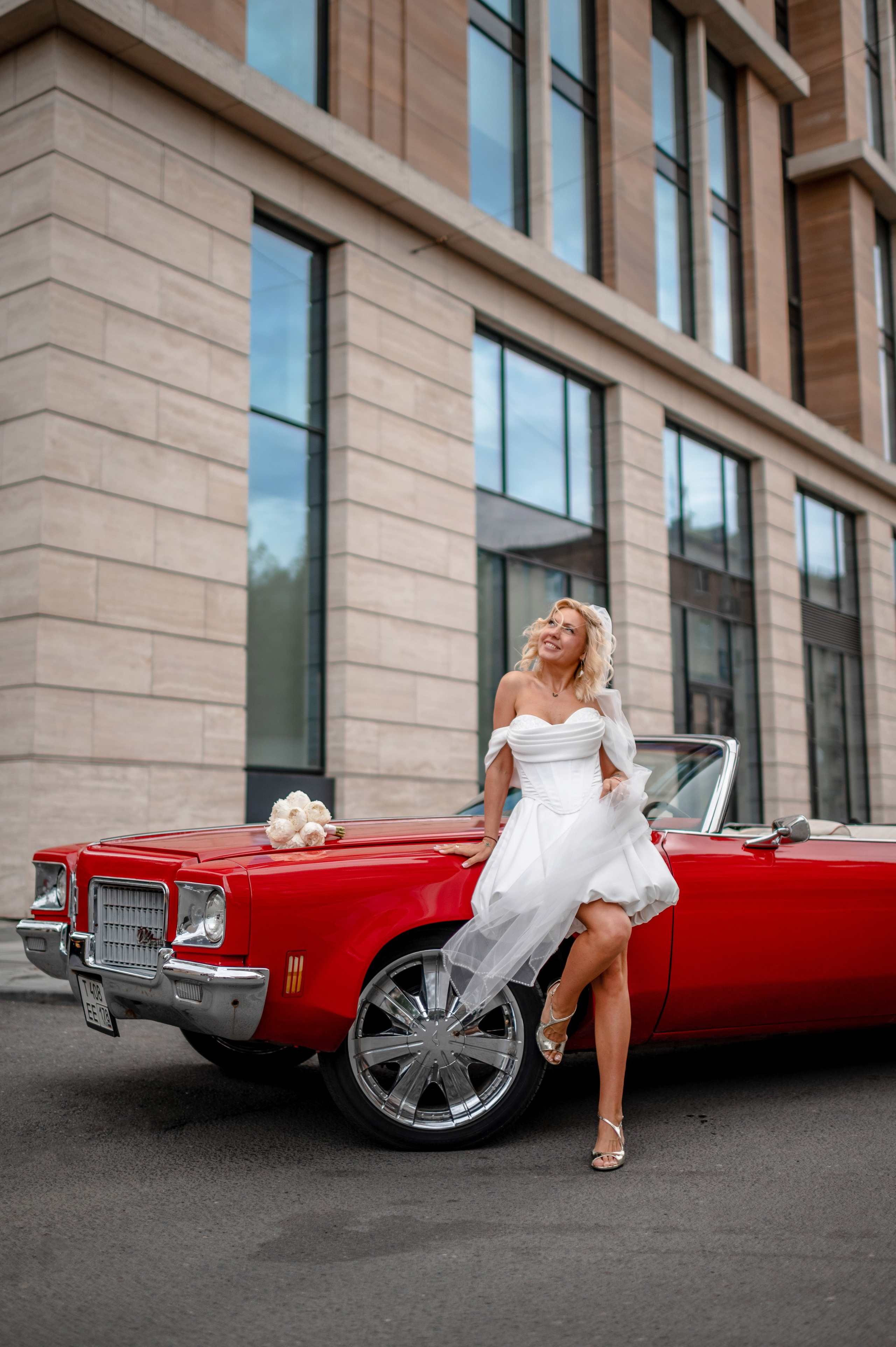 Юлия и Павел (сборы невесты, Невская ратуша, красный Buick, прогулка по рекам на катере). Портретный, семейный и свадебный фотограф в Санкт-Петербурге и в Пушкине Ширяев Денис