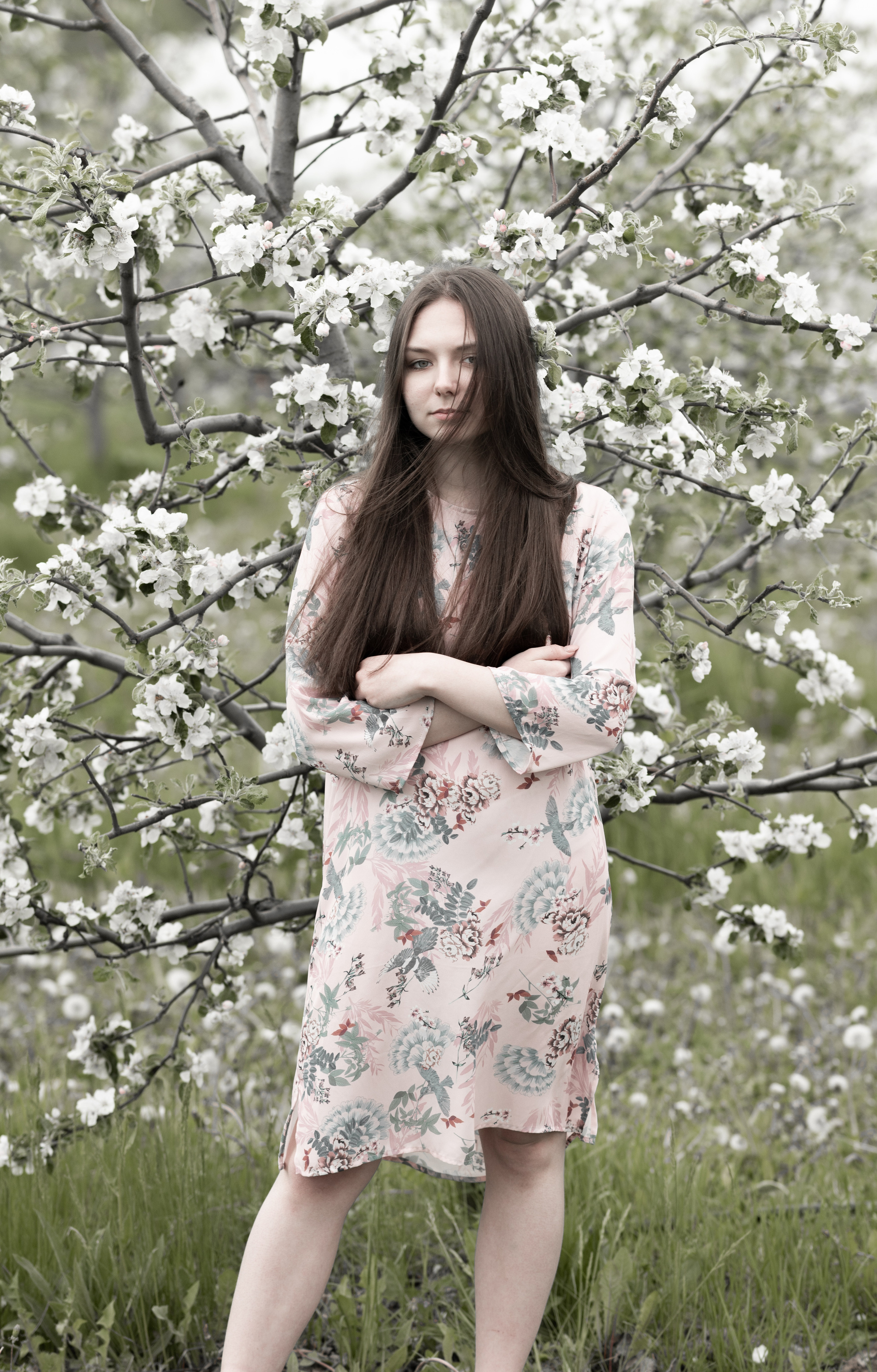 ВИКА. ФОТОСЕССИЯ В ВЕСЕННЕМ, БЕЛОСНЕЖНОМ САДУ, ЦВЕТУЩИХ ЯБЛОНЬ. ОЗЕРЫ. Светлана Басари портретный фотограф