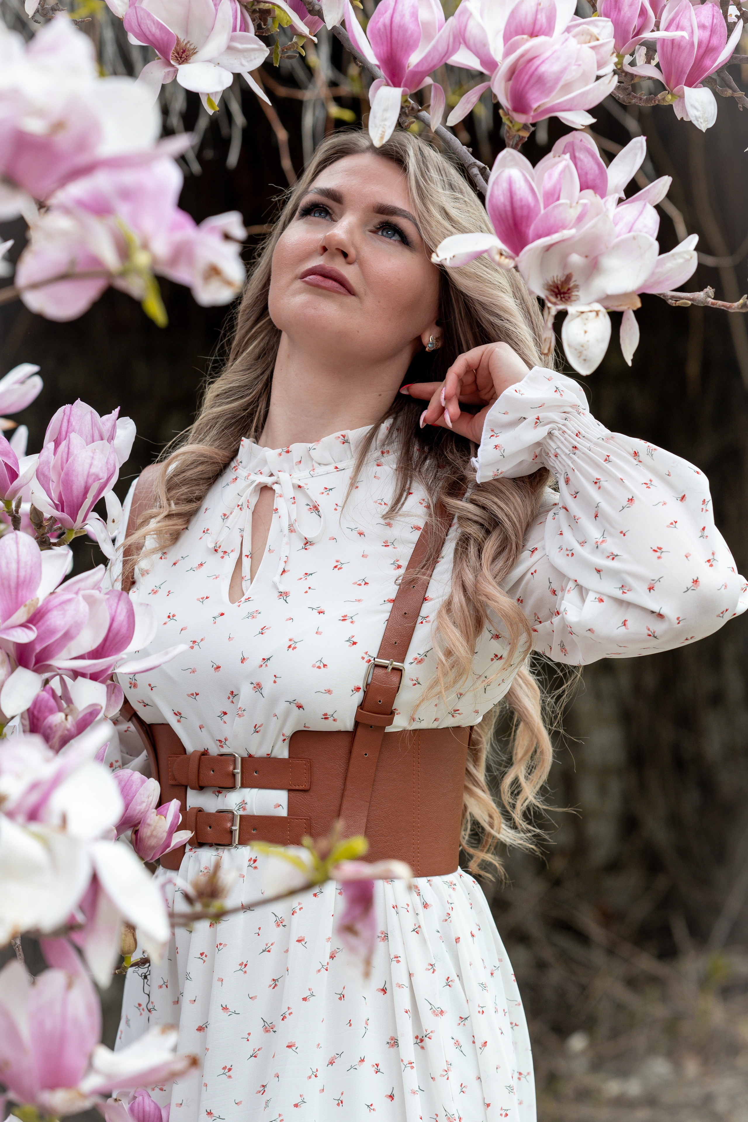 ЕЛЕНА. МАЙ. ЦВЕТУЩАЯ МАГНОЛИЯ. РЯЗАНЬ. Светлана Басари портретный фотограф
