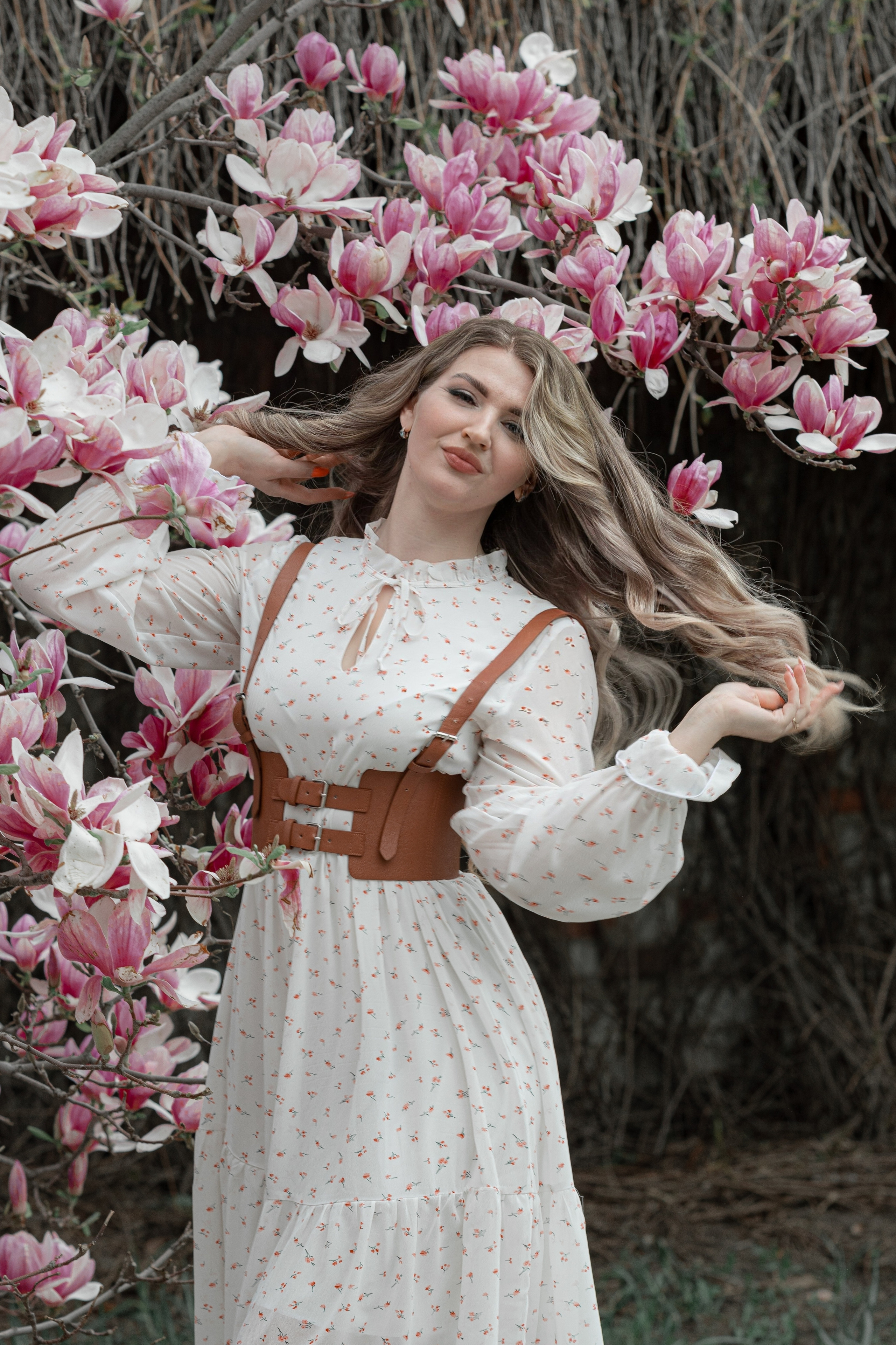 ЕЛЕНА. МАЙ. ЦВЕТУЩАЯ МАГНОЛИЯ. РЯЗАНЬ. Светлана Басари портретный фотограф