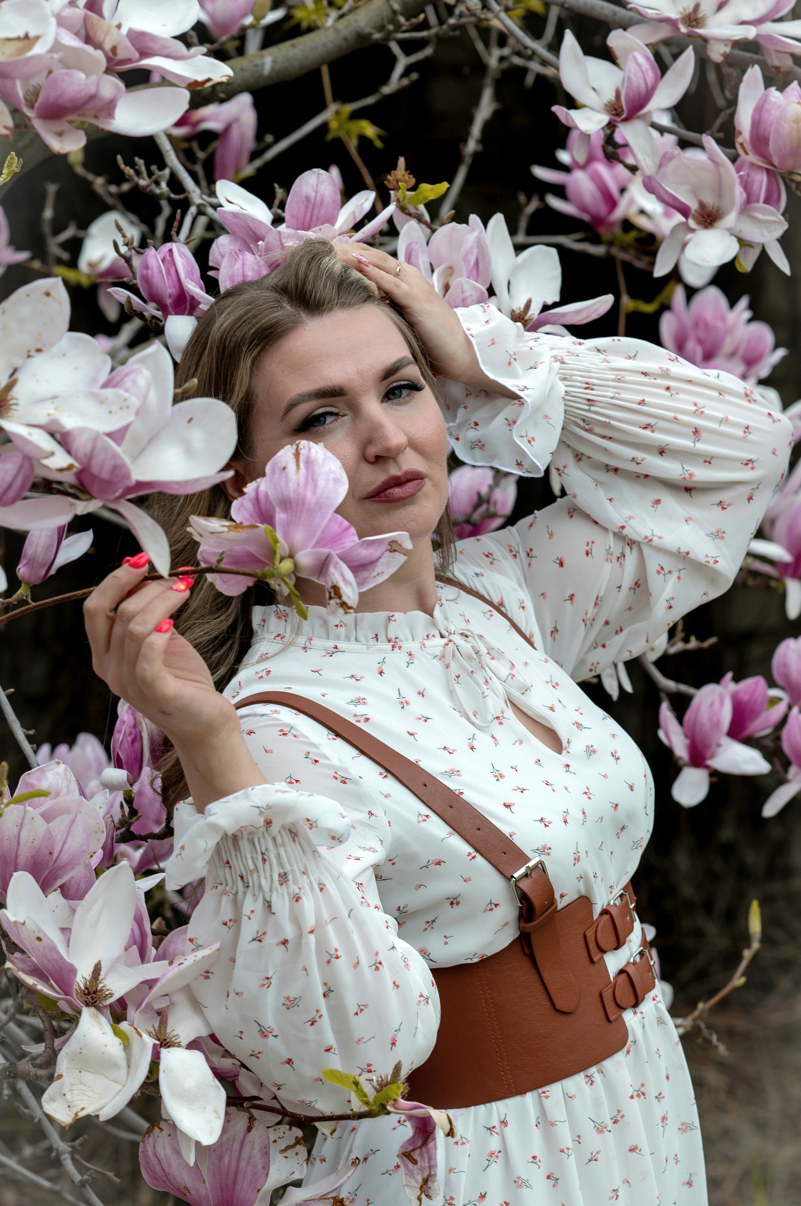 ЕЛЕНА. МАЙ. ЦВЕТУЩАЯ МАГНОЛИЯ. РЯЗАНЬ. Светлана Басари портретный фотограф