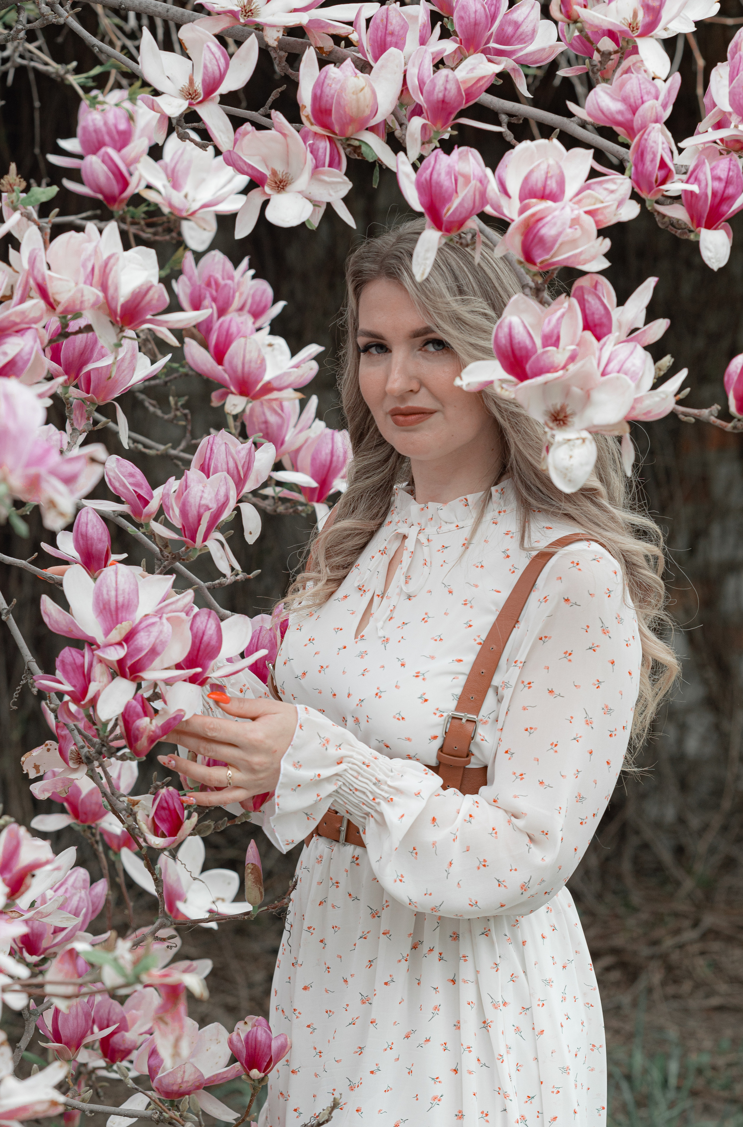 ЕЛЕНА. МАЙ. ЦВЕТУЩАЯ МАГНОЛИЯ. РЯЗАНЬ. Светлана Басари портретный фотограф