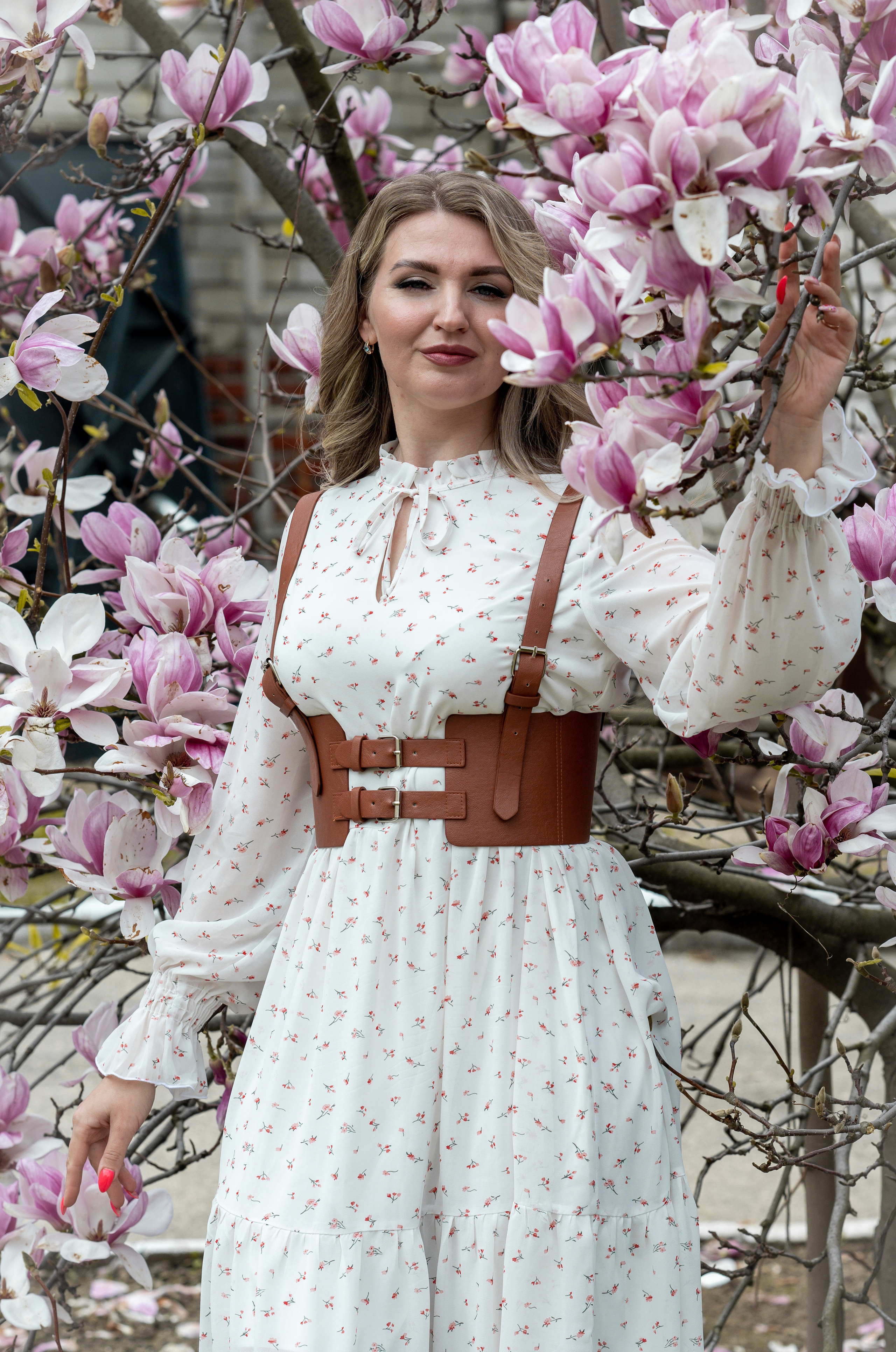 ЕЛЕНА. МАЙ. ЦВЕТУЩАЯ МАГНОЛИЯ. РЯЗАНЬ. Светлана Басари портретный фотограф