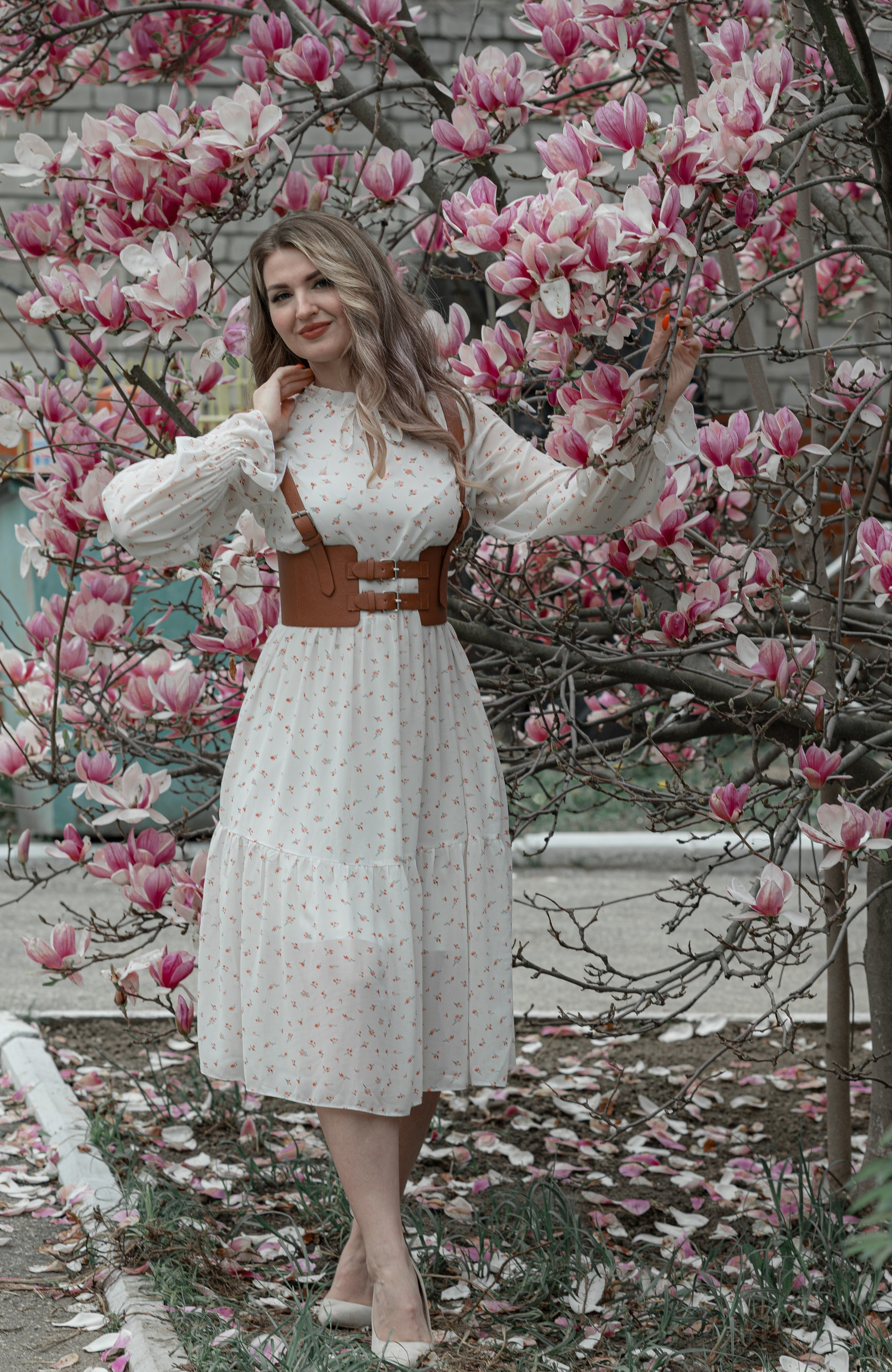 ЕЛЕНА. МАЙ. ЦВЕТУЩАЯ МАГНОЛИЯ. РЯЗАНЬ. Светлана Басари портретный фотограф