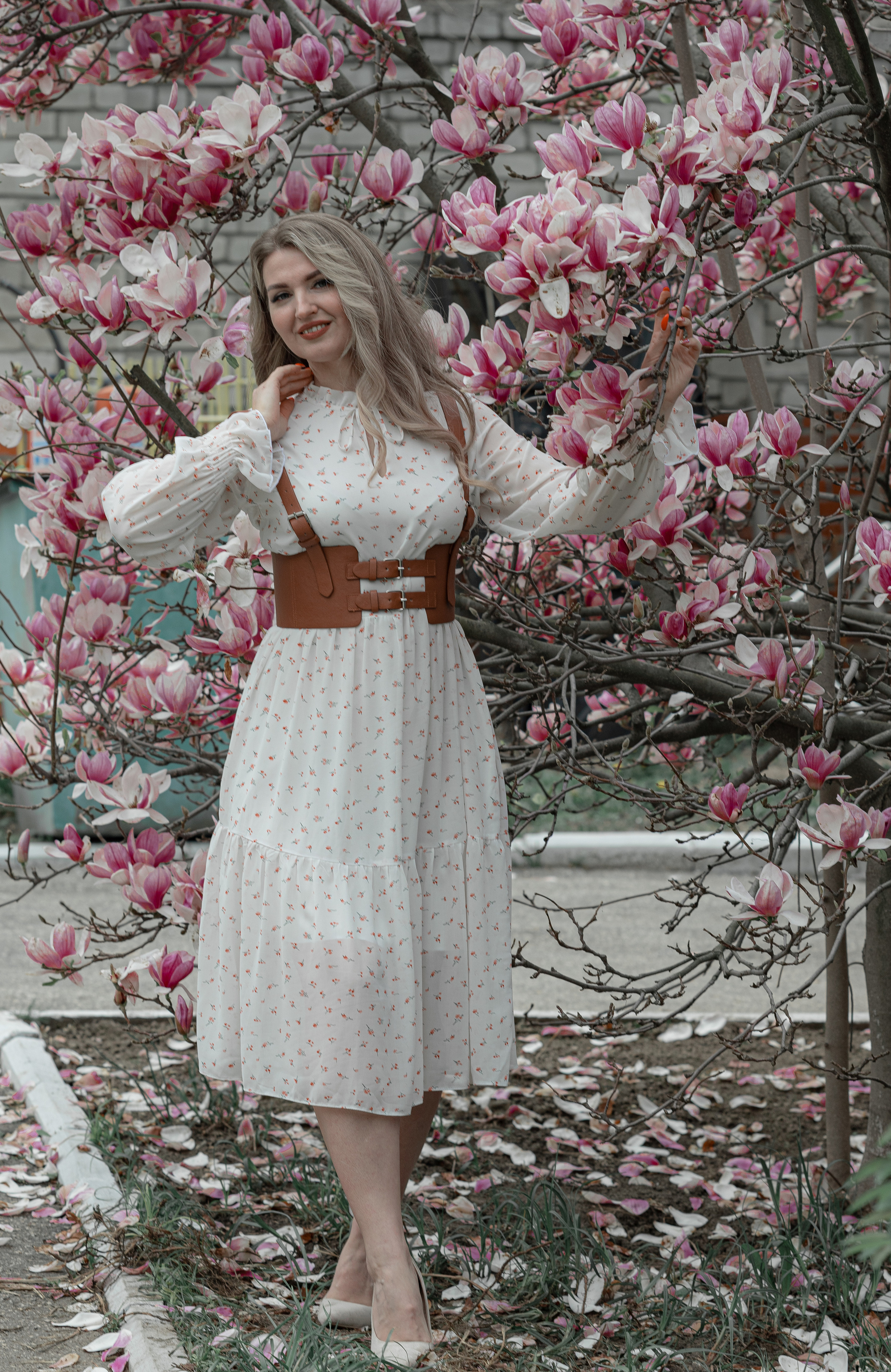 ЕЛЕНА. МАЙ. ЦВЕТУЩАЯ МАГНОЛИЯ. РЯЗАНЬ. Светлана Басари портретный фотограф