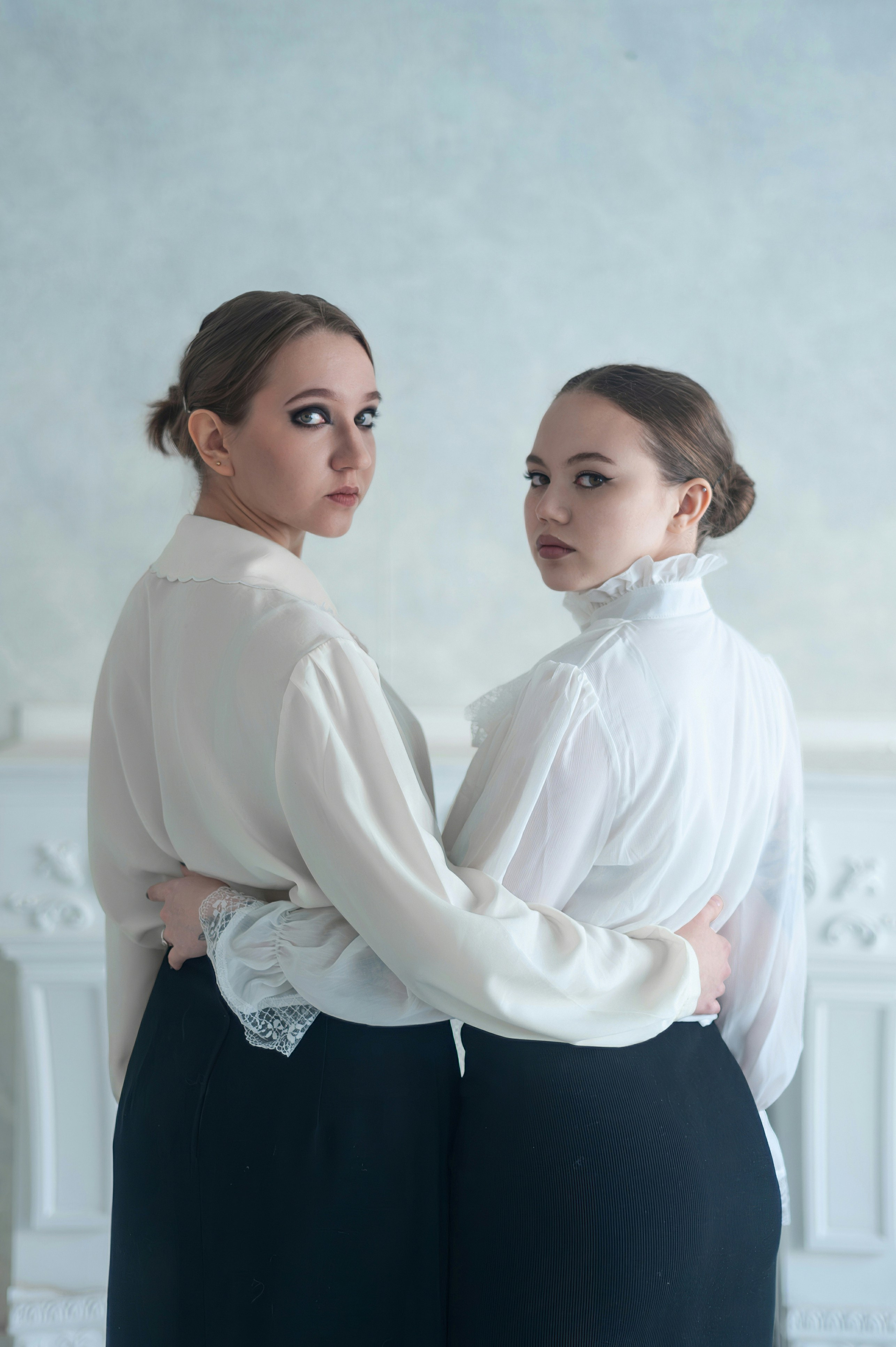 Фабрика Алафузова. Алина и Ксения. Портретный креативный творческий фотограф в Казани Михаил Бушенев