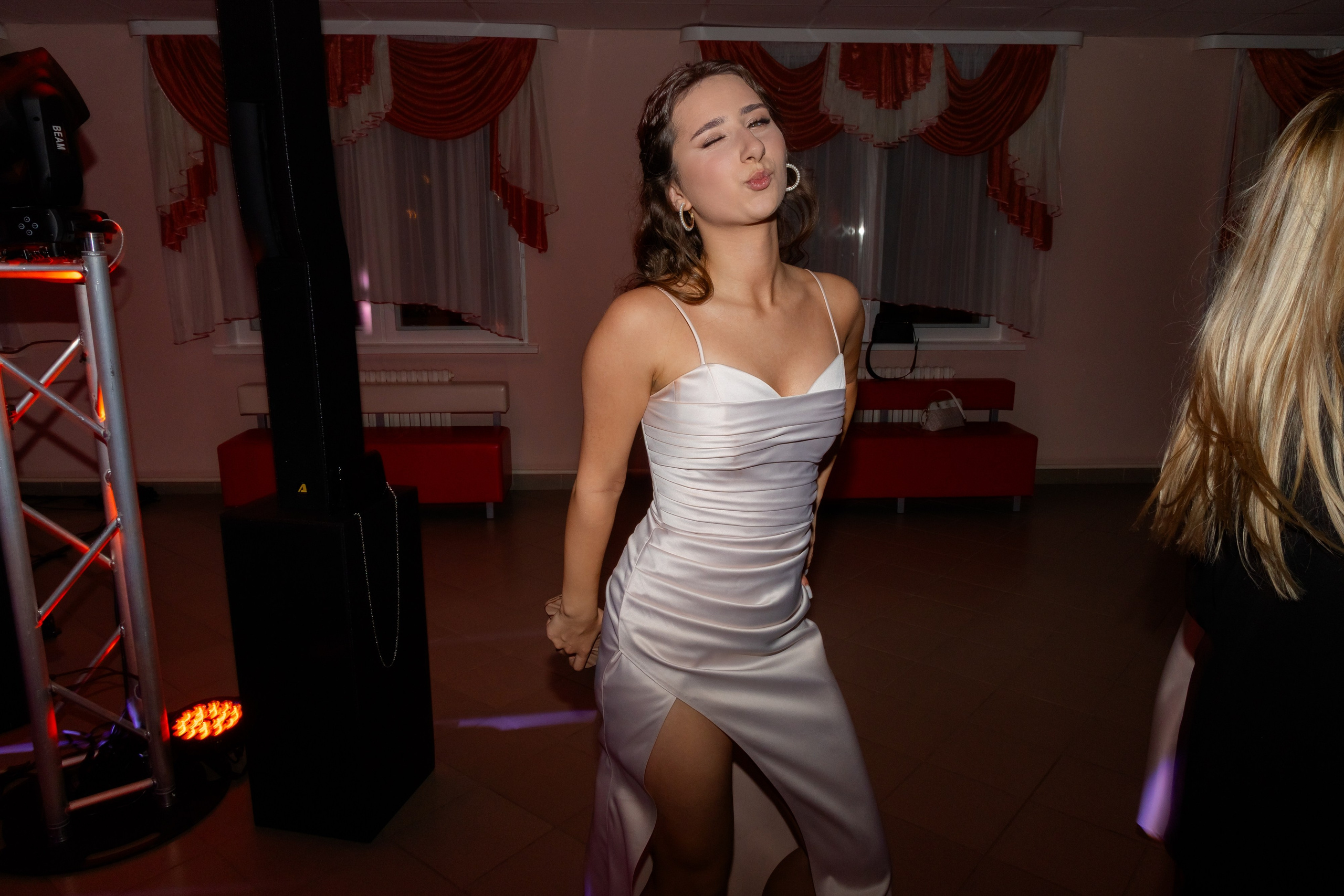 Школьный выпускной 2025 год в Минске, Беларуси. Свадебный фотограф в Минске/Беларуси Сергей Спиридонов