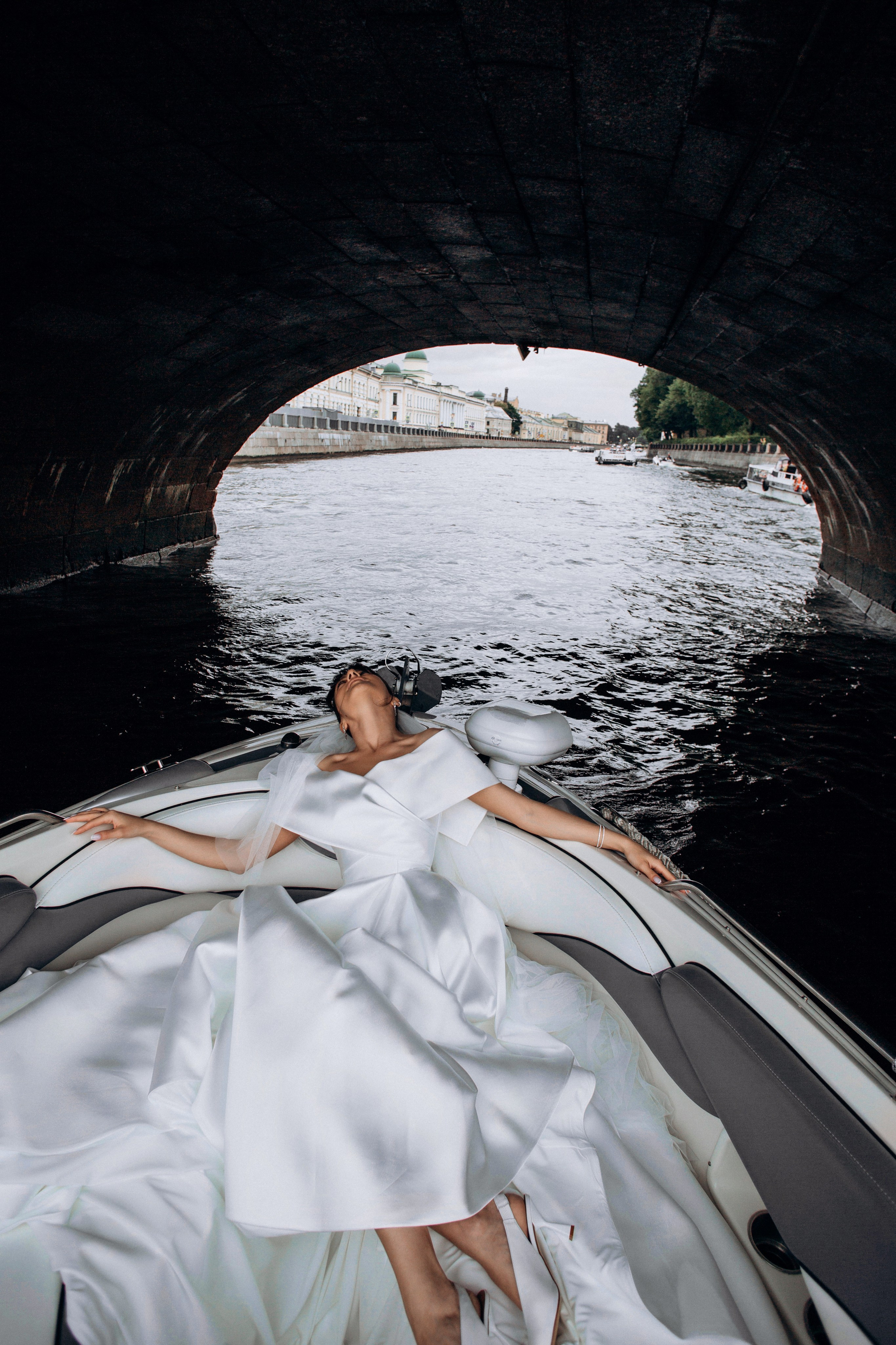 Свадьба на катере. Свадебный фотограф в Санкт-Петербурге Вика Стукачева