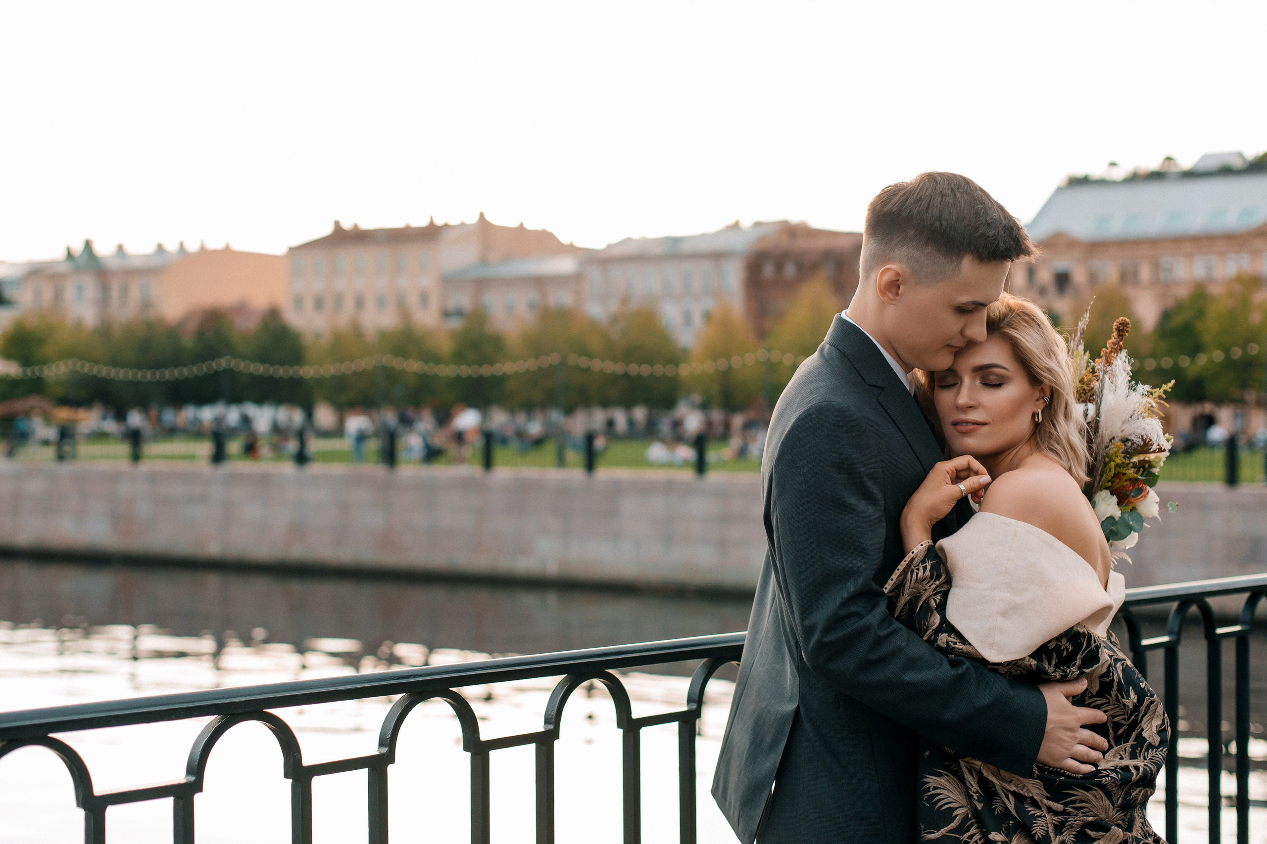 Свадьба для двоих с прогулкой в Выборге. Свадебный фотограф в Санкт-Петербурге Вика Стукачева
