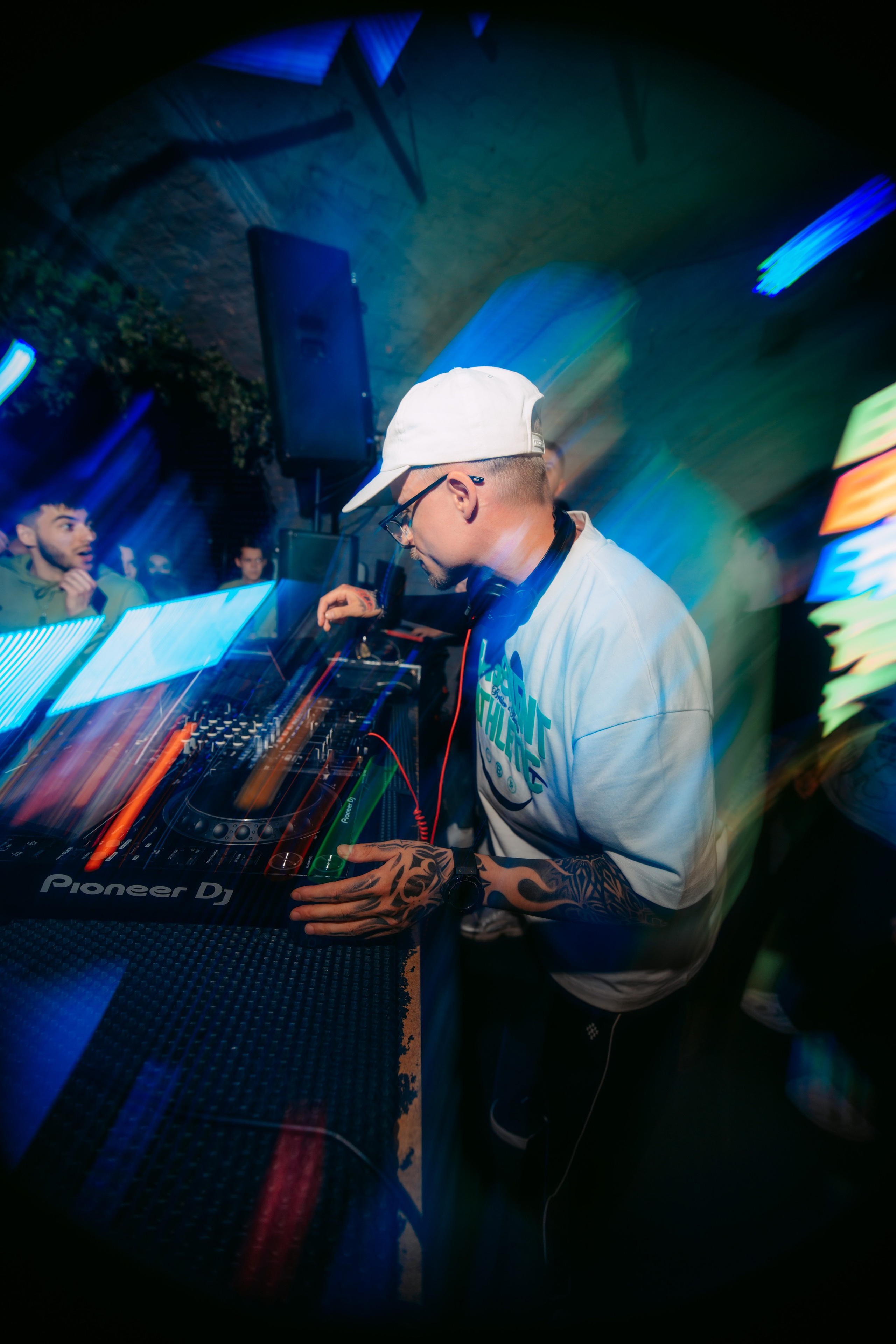 Custom x Медиабаскет. Саша Копылов, фотограф в Казани