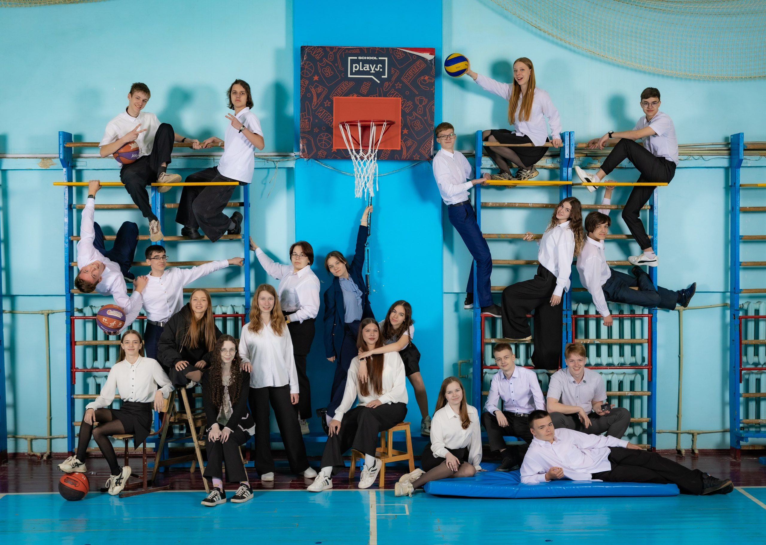 УЛИЦА+ШКОЛА 10 разворотов. Фото, видео, авторские выпускные альбомы в Нижнем Новгороде