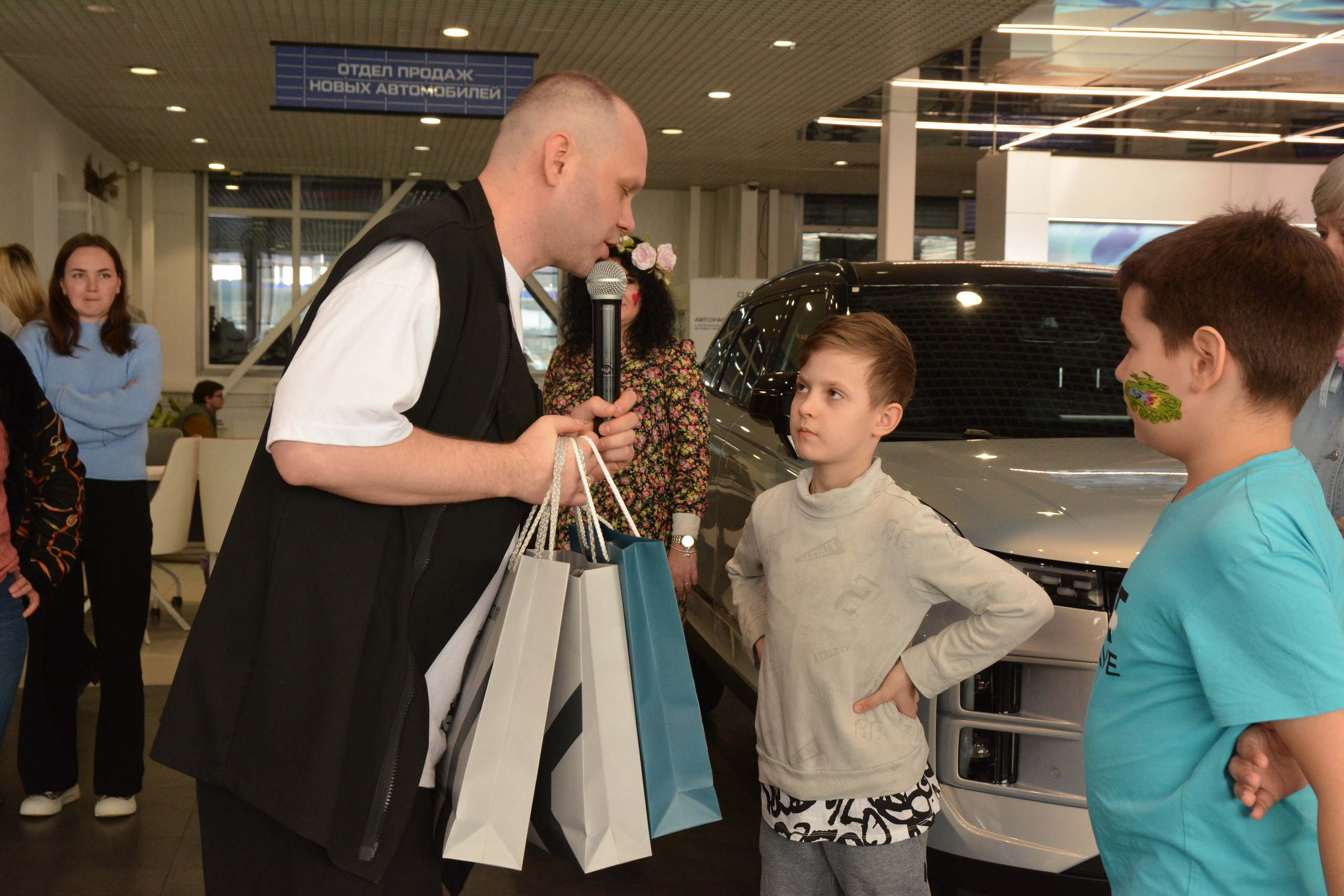 Презентация Omoda / Jaecoo. F/8 and be there — оказаться в нужном месте и поймать момент