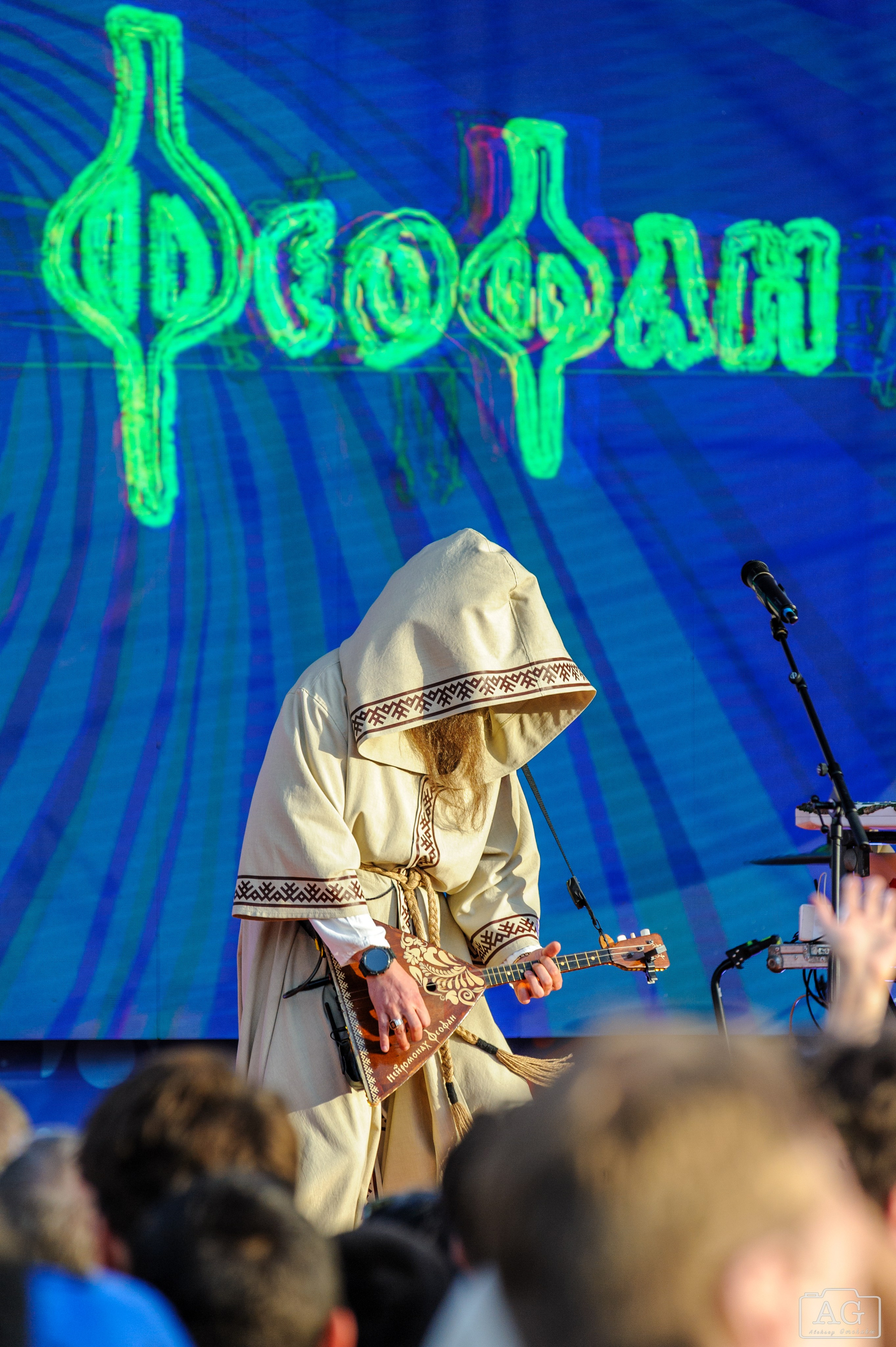 Нейромонах Феофан на открытой тренировке ФК «Зенит». Алексей Горчаков. Фотограф на ваш праздник